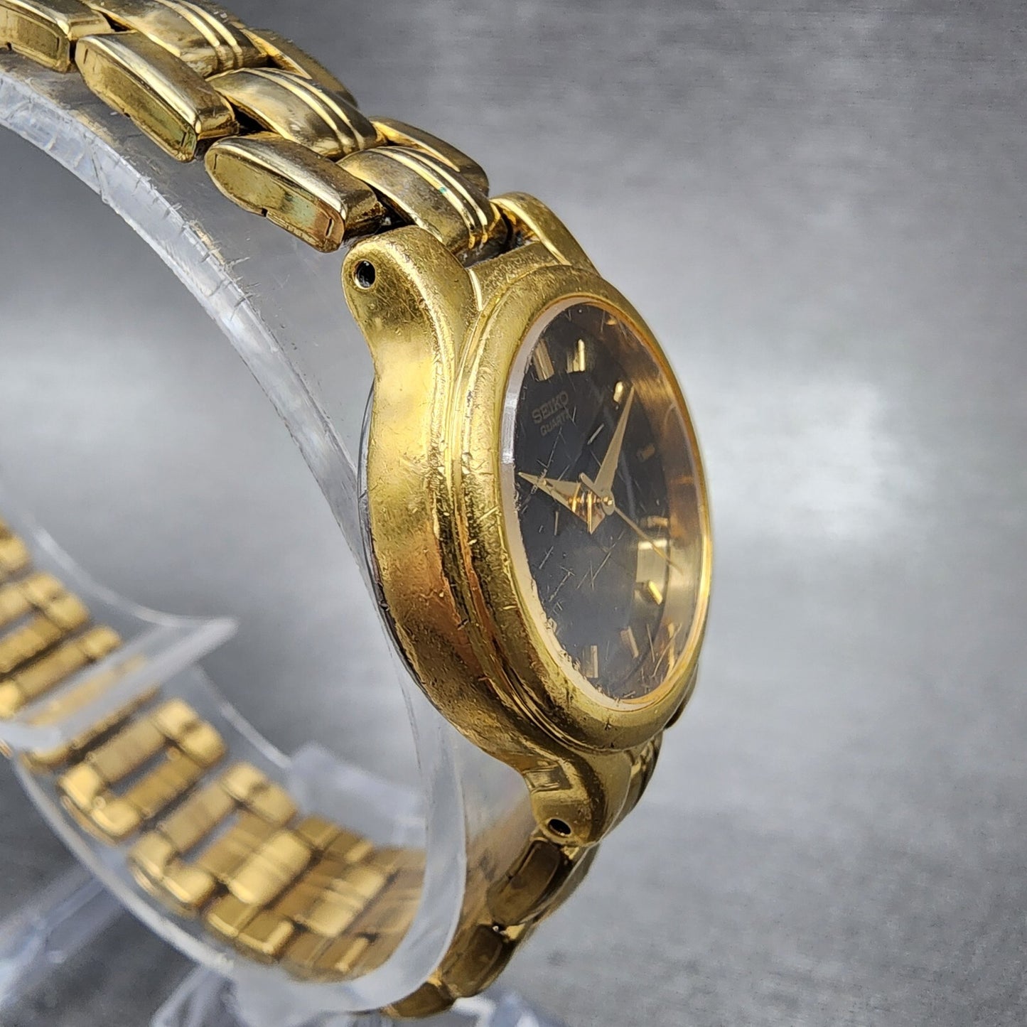 Seiko Watch Women 21mm Black Dial Gold Tone Round V4011111 New Battery3