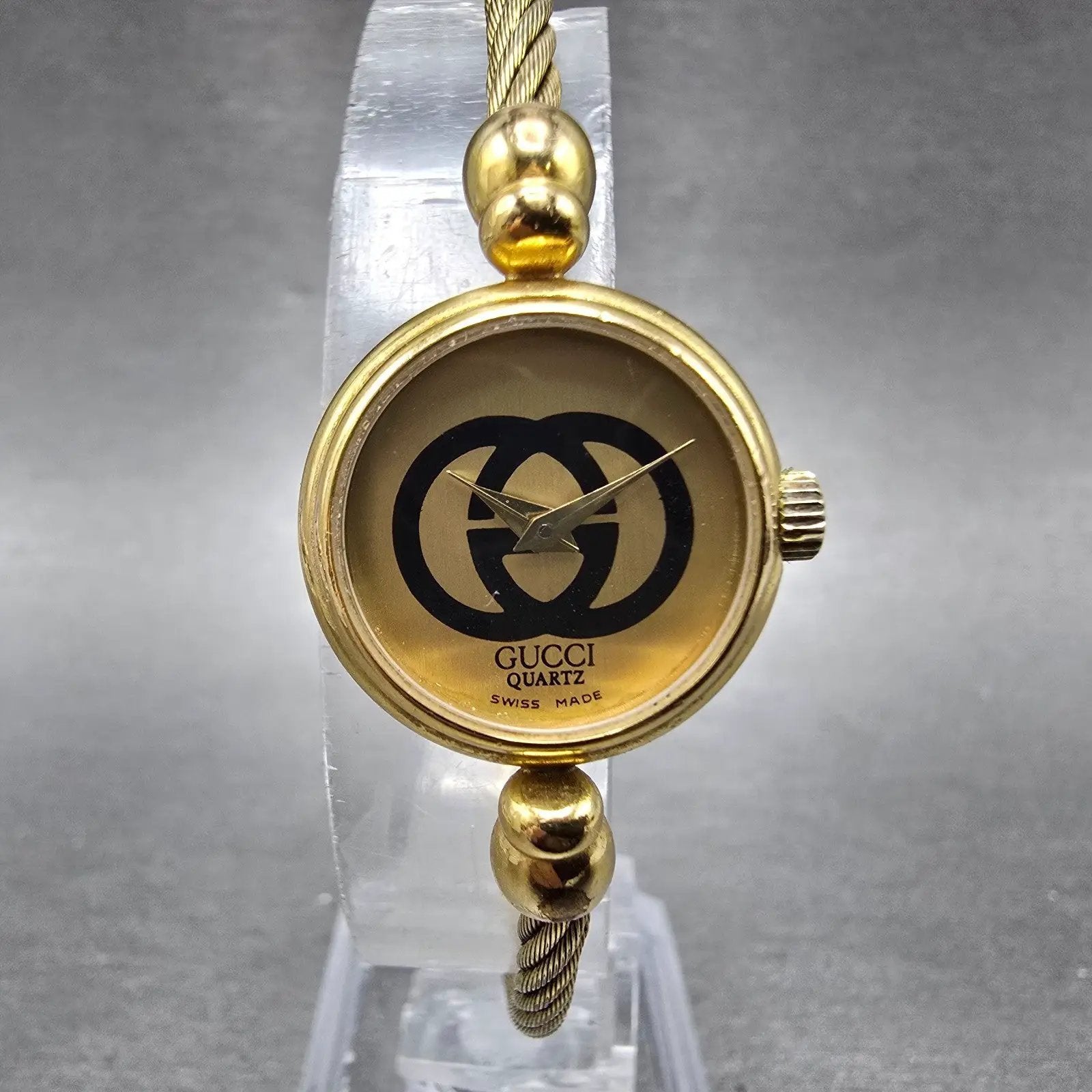Gucci Watch Women 20mm Black Dial Gold Plated Round 2047L New Battery Vintage0