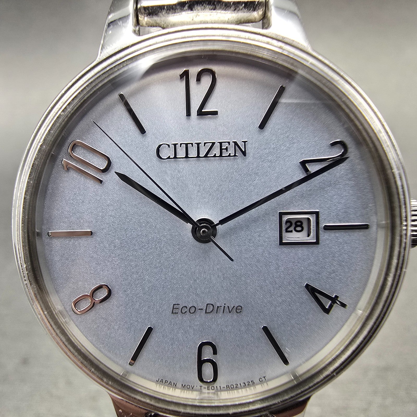 Citizen Eco-Drive Watch Women 31mm Silver Dial Silver Tone Date E011-R013319 Run1