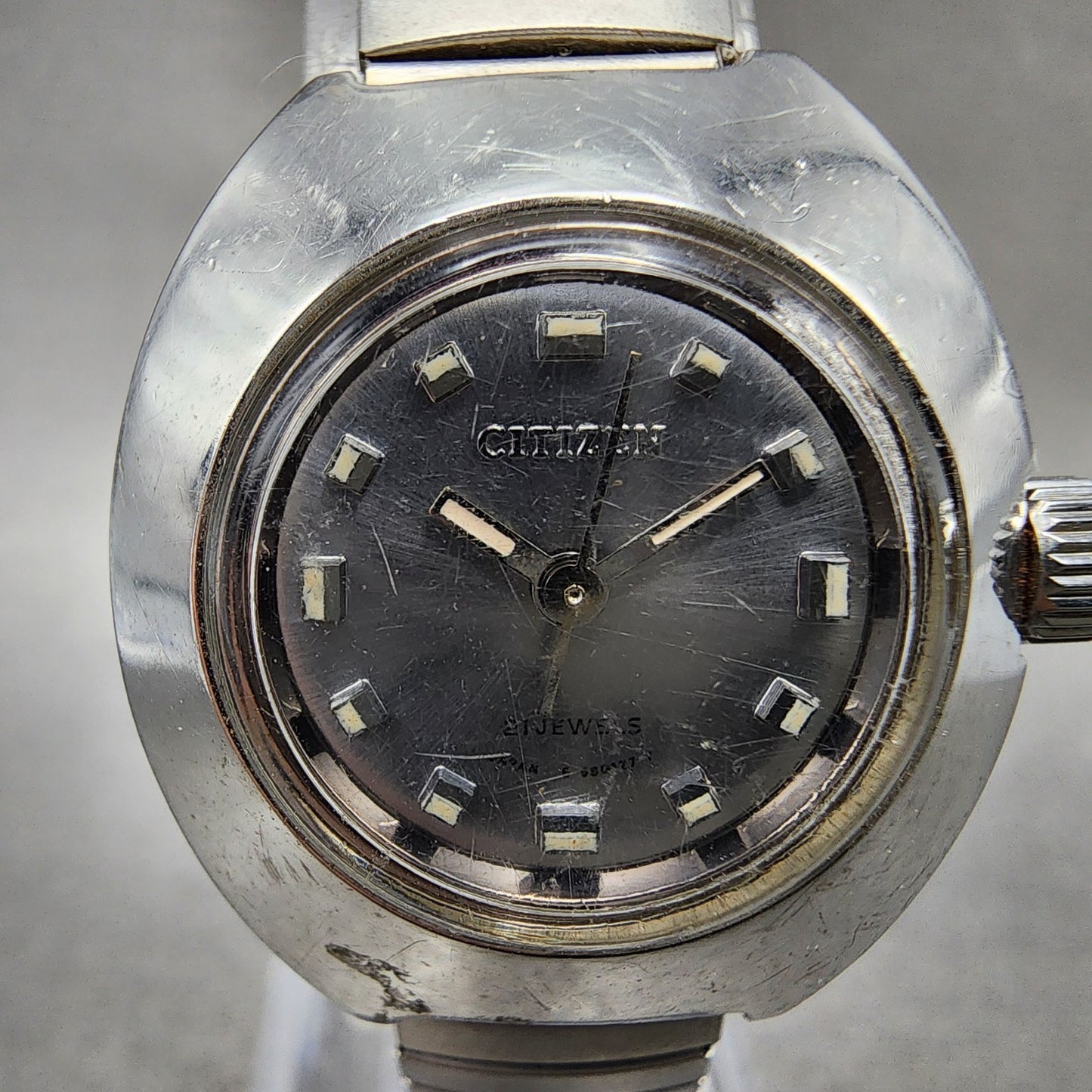 Citizen Watch Women 25mm Silver Dial Silver Tone Manual Wind Runs VTG1