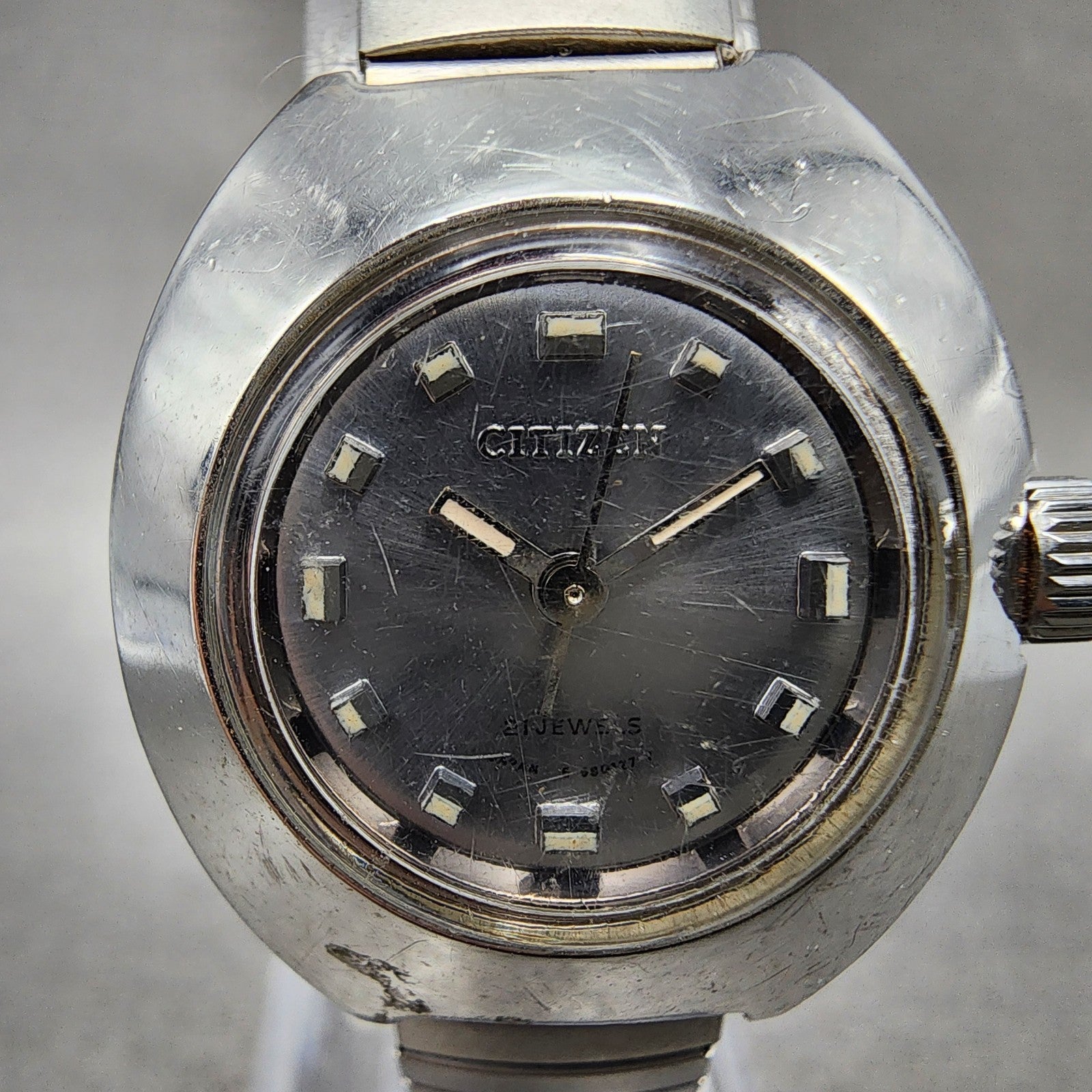 Citizen Watch Women 25mm Silver Dial Silver Tone Manual Wind Runs VTG1