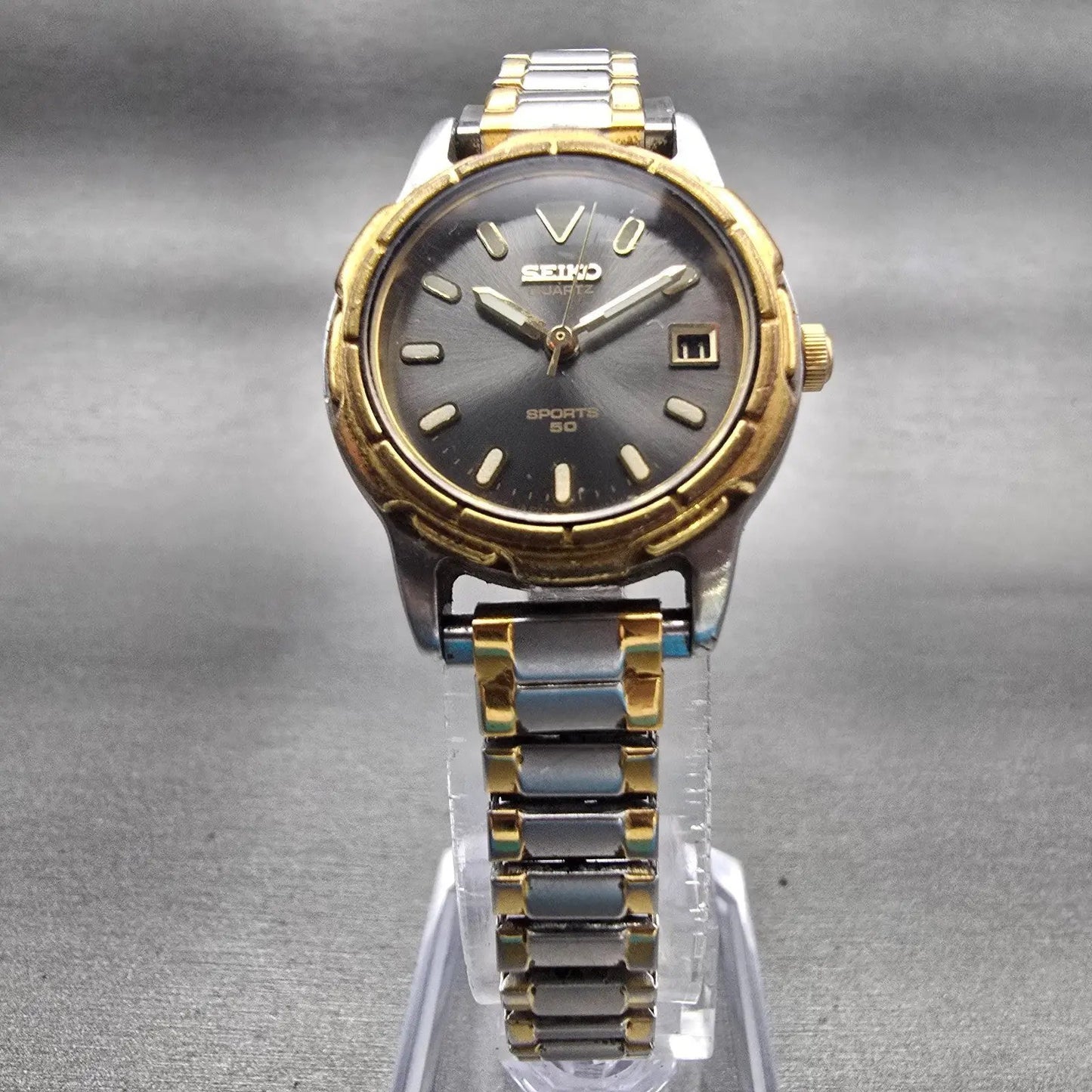 Seiko Sports 50 Watch Women 25mm Gray Dial Two Tone Date Round 7N82-0281 New Bat5