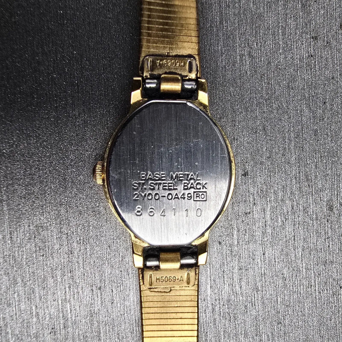 Seiko Watch Women 18mm White Dial Gold Tone Round 2Y00-0A49 New Battery Vintage10