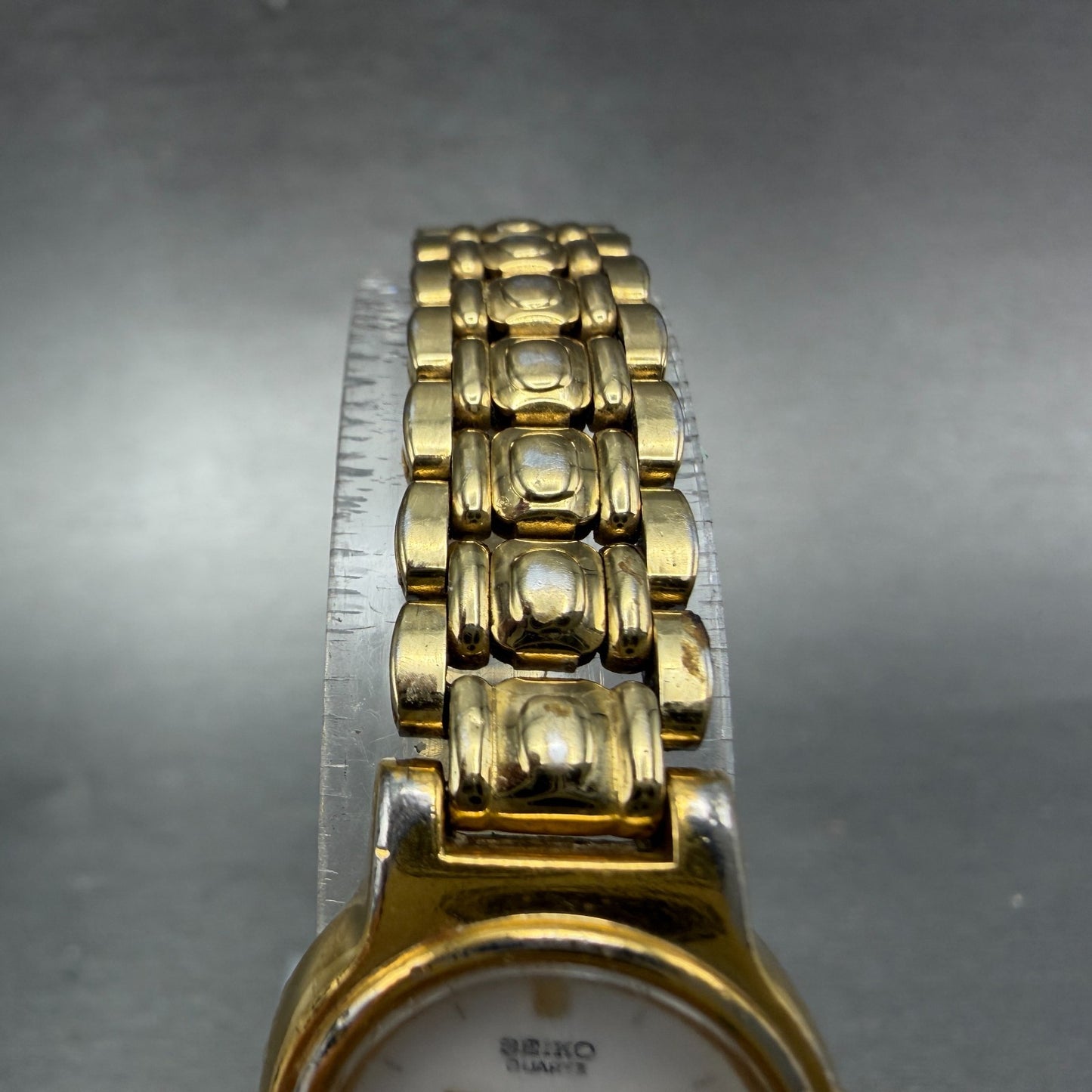 Seiko Watch Women 19mm White Dial Gold Tone Round V401-0518 New Battery Vintage4