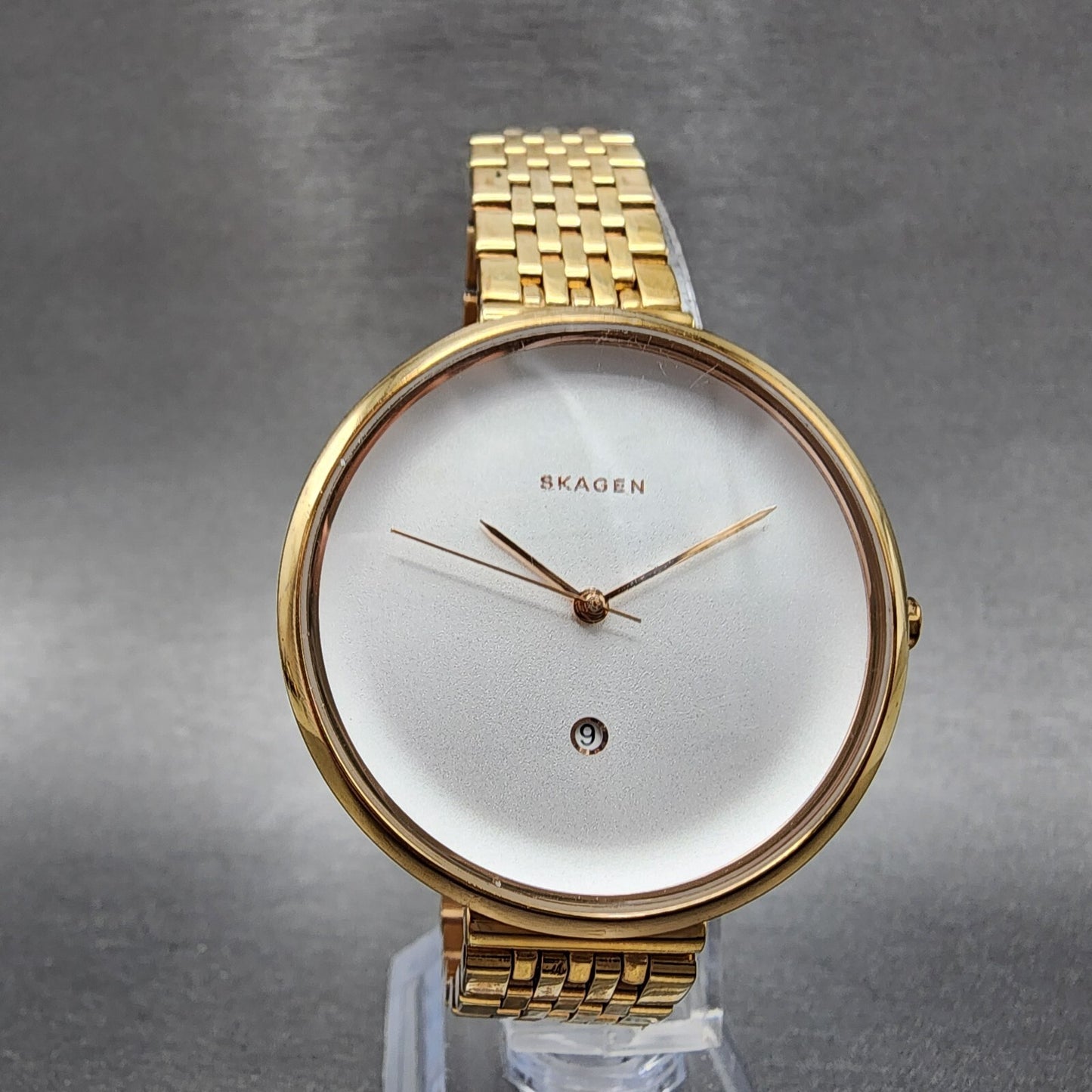 Skagen Gitte Watch Women 39mm White Dial Gold Tone Date Round New Battery5