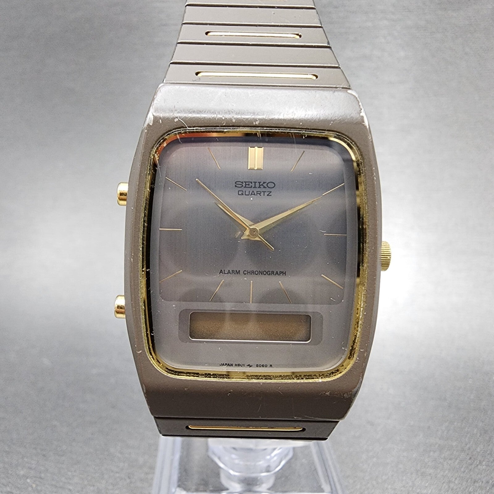 Seiko Analog Digital Watch Men 30mm Silver Dial Two Tone H6015039 PARTS0