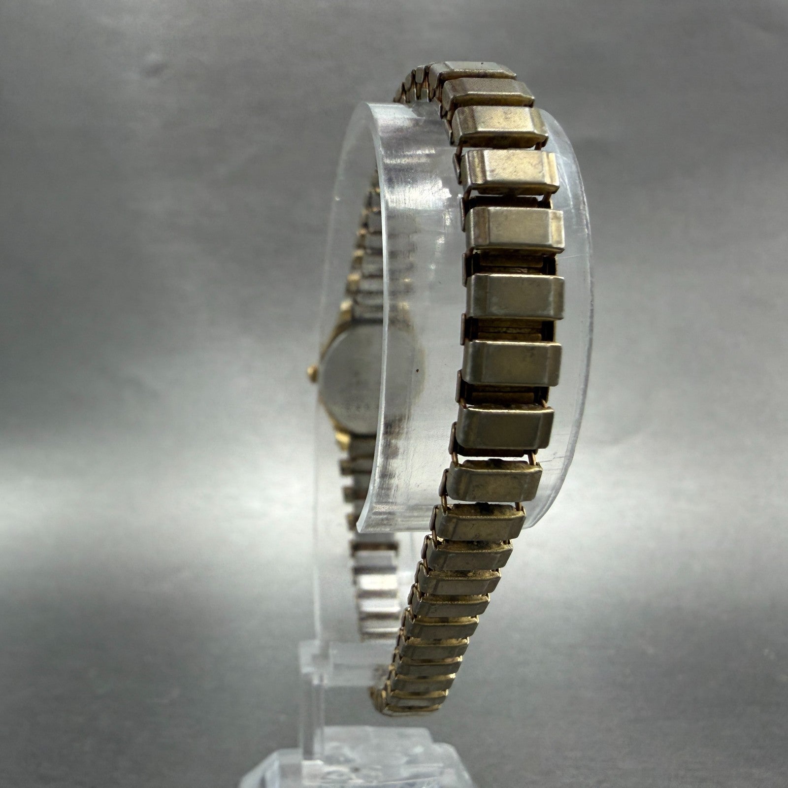 Seiko Watch Women 17mm Champagne Dial Gold Tone Oval 2Y00-5E29 New Battery VTG8