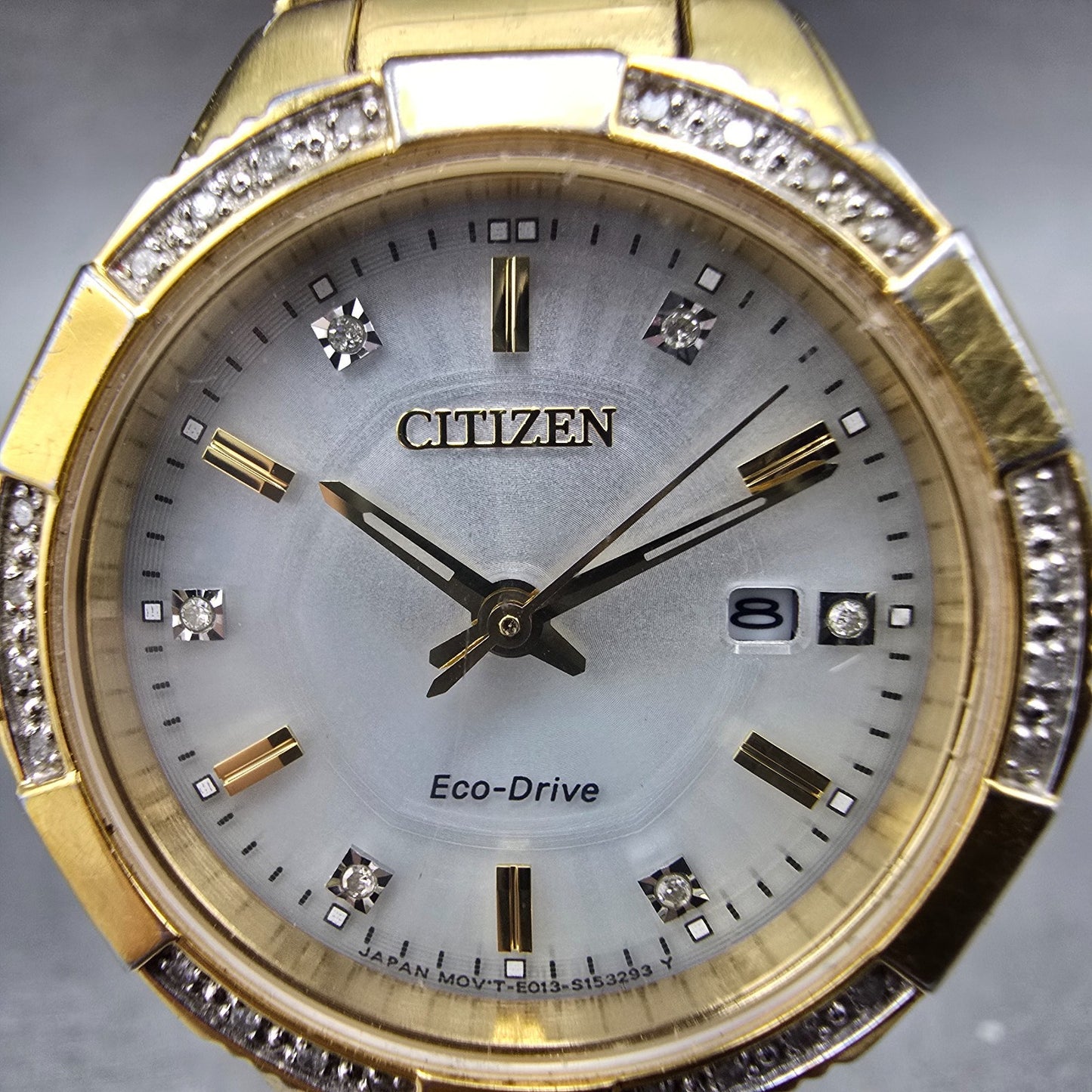 Citizen Eco-Drive Watch Women 30mm Silver Dial Gold Tone Date E013-S111676 Runs1