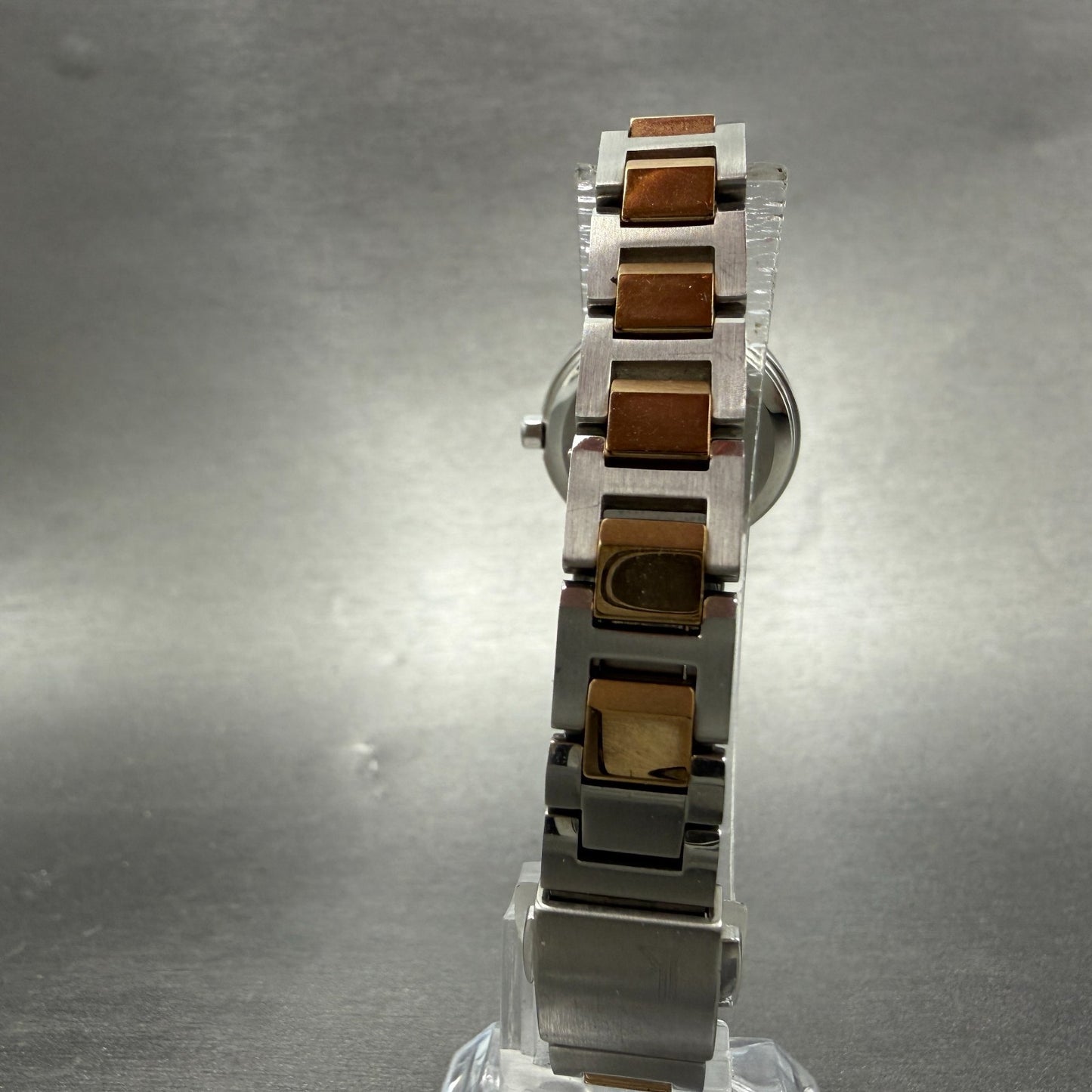 Seiko Solar Lukia Watch 24mm Women White Dial Two Tone Round V117-0EH0 Runs8