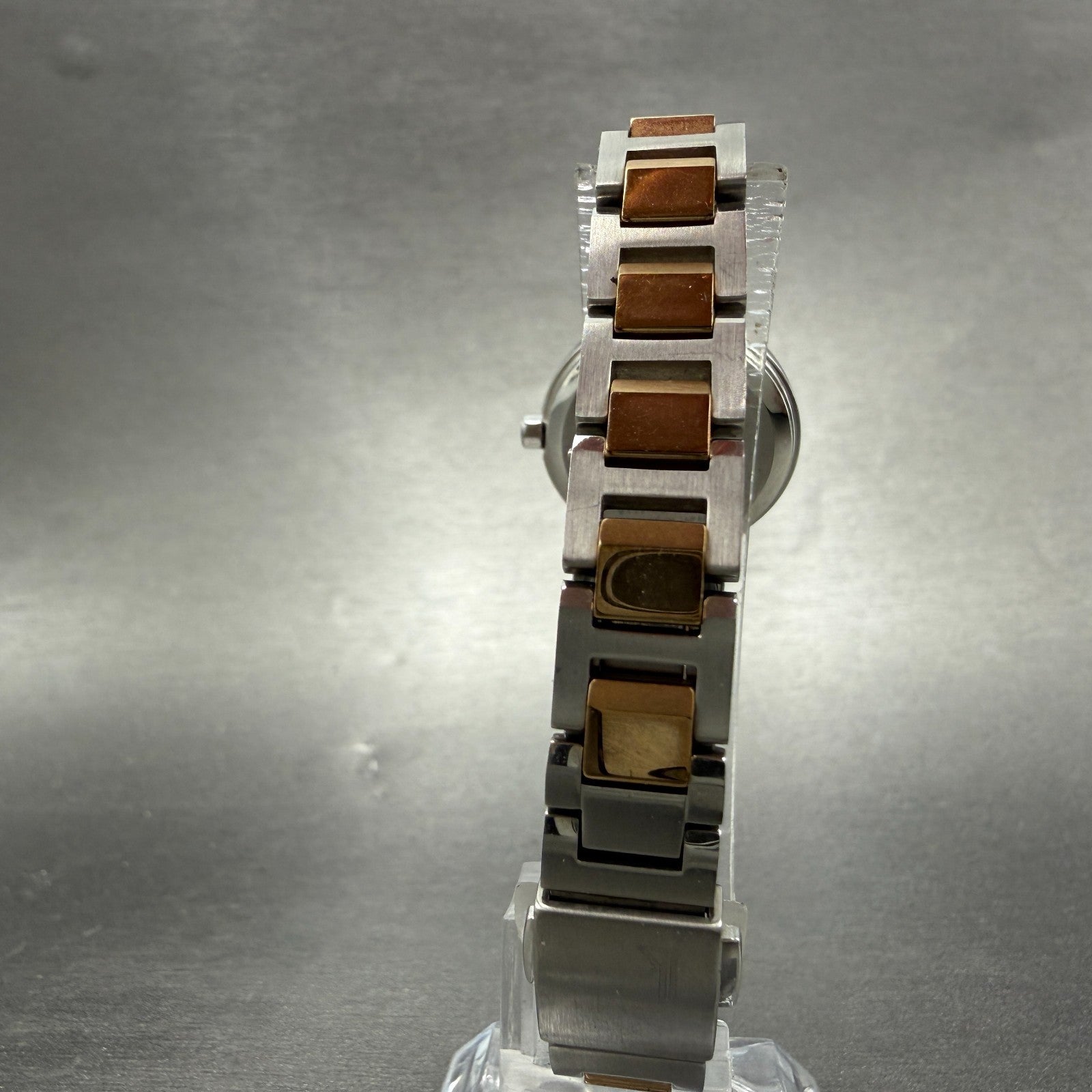 Seiko Solar Lukia Watch 24mm Women White Dial Two Tone Round V117-0EH0 Runs8