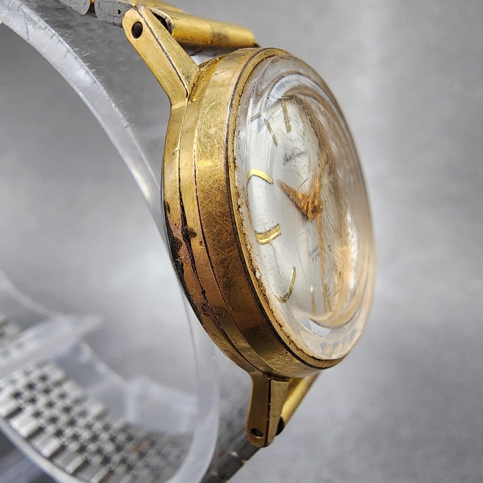 Seiko Chourus Watch Women 25mm Silver Dial Gold Tone Manual Wind Runs Vintage3