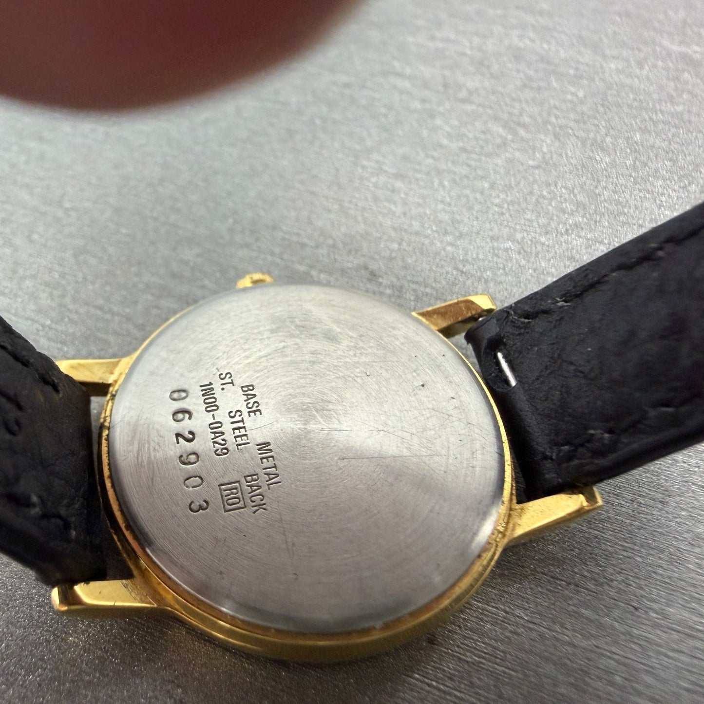 Seiko Watch Women 26mm Red Dial Gold Tone Round 1N00-0A29 New Battery Leather 569