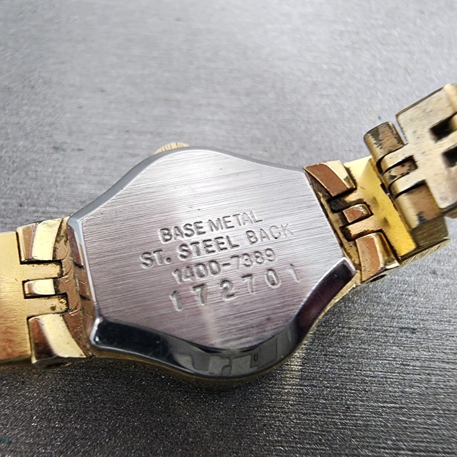 Seiko Watch Women 17mm Gold Dial Gold Tone Oval 14007389 New Battery Vintage A19