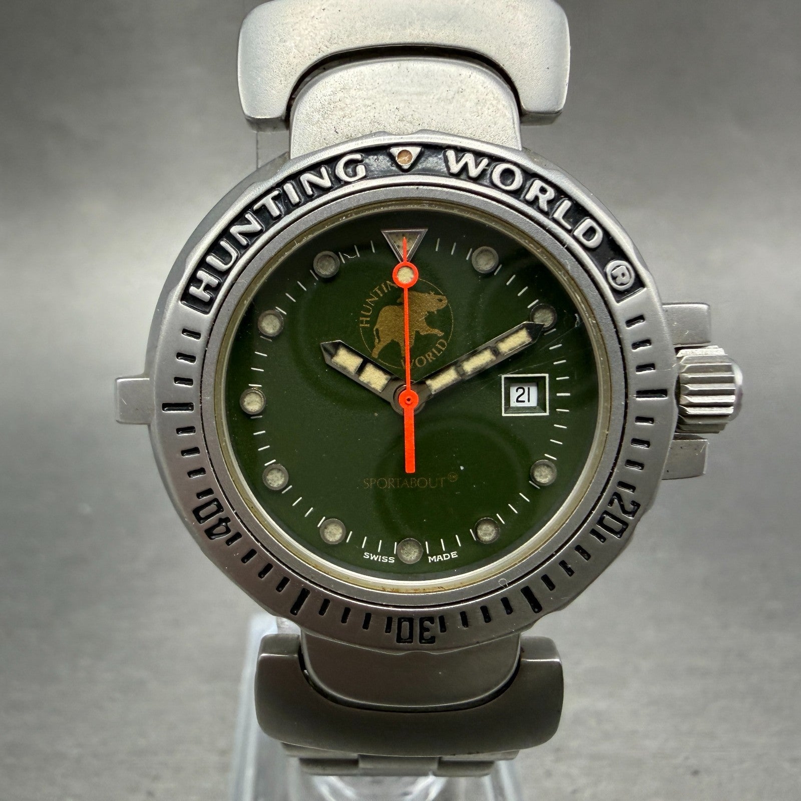 Hunting World Sportabout Dive Watch Women 33mm Green Dial Steel Date Round Works0