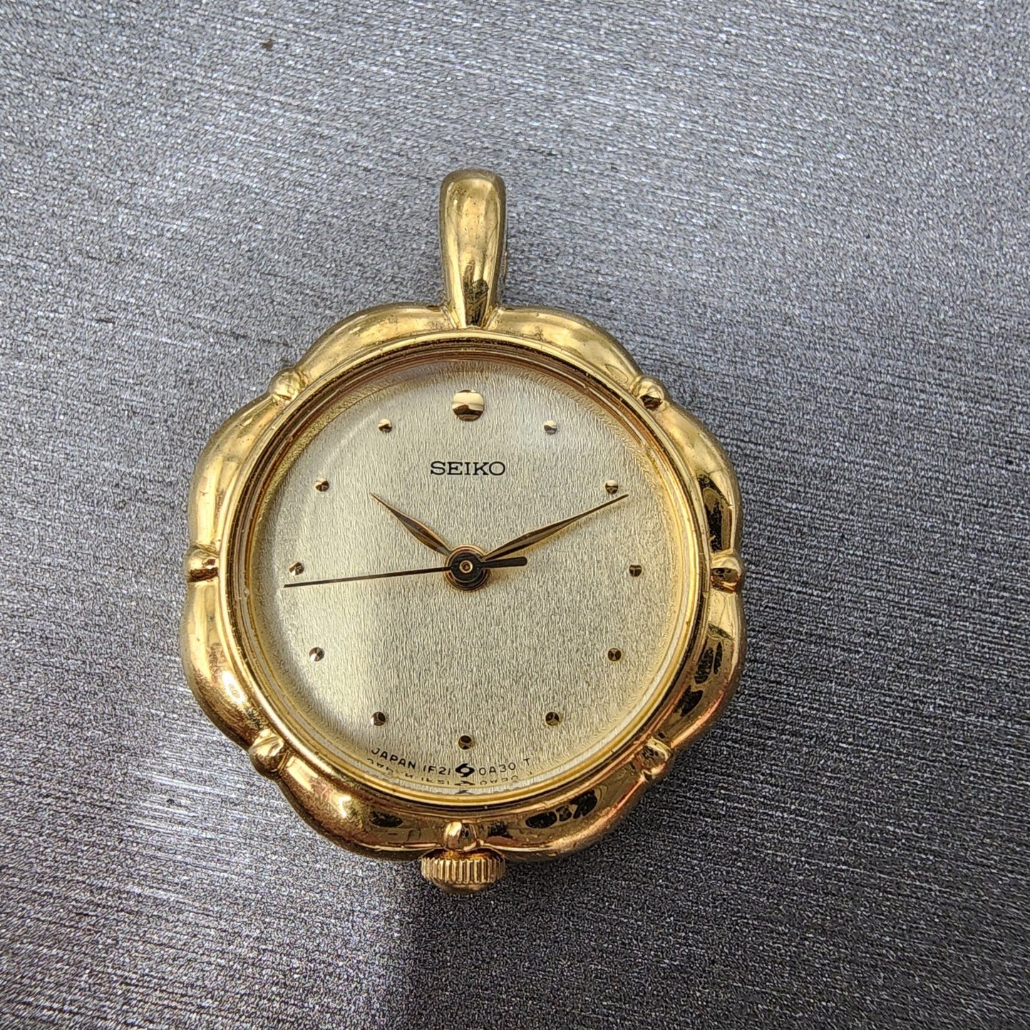 Seiko Necklace Watch Women 21mm Champagne Dial Gold Tone 1f210a10 New Battery0