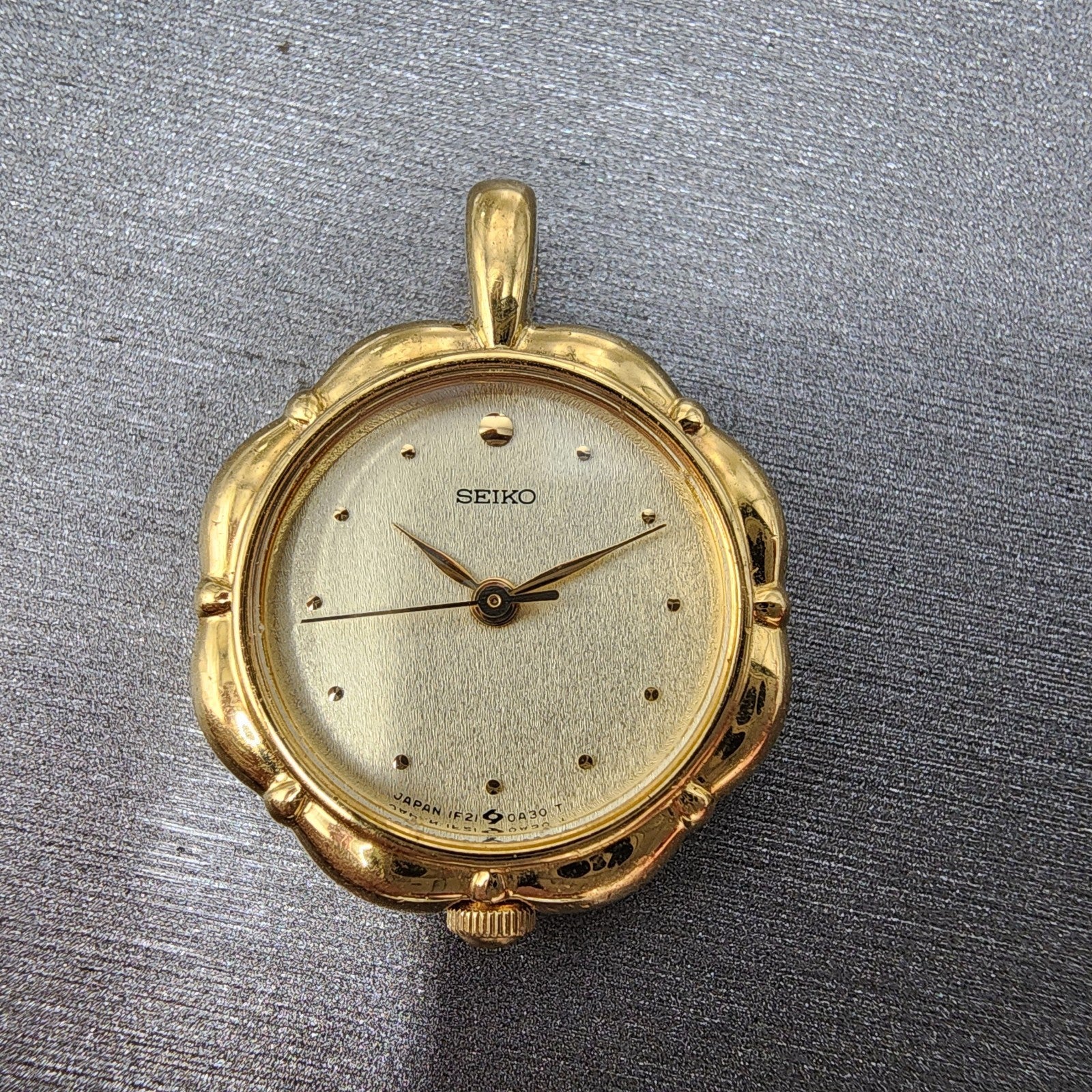 Seiko Necklace Watch Women 21mm Champagne Dial Gold Tone 1f210a10 New Battery0