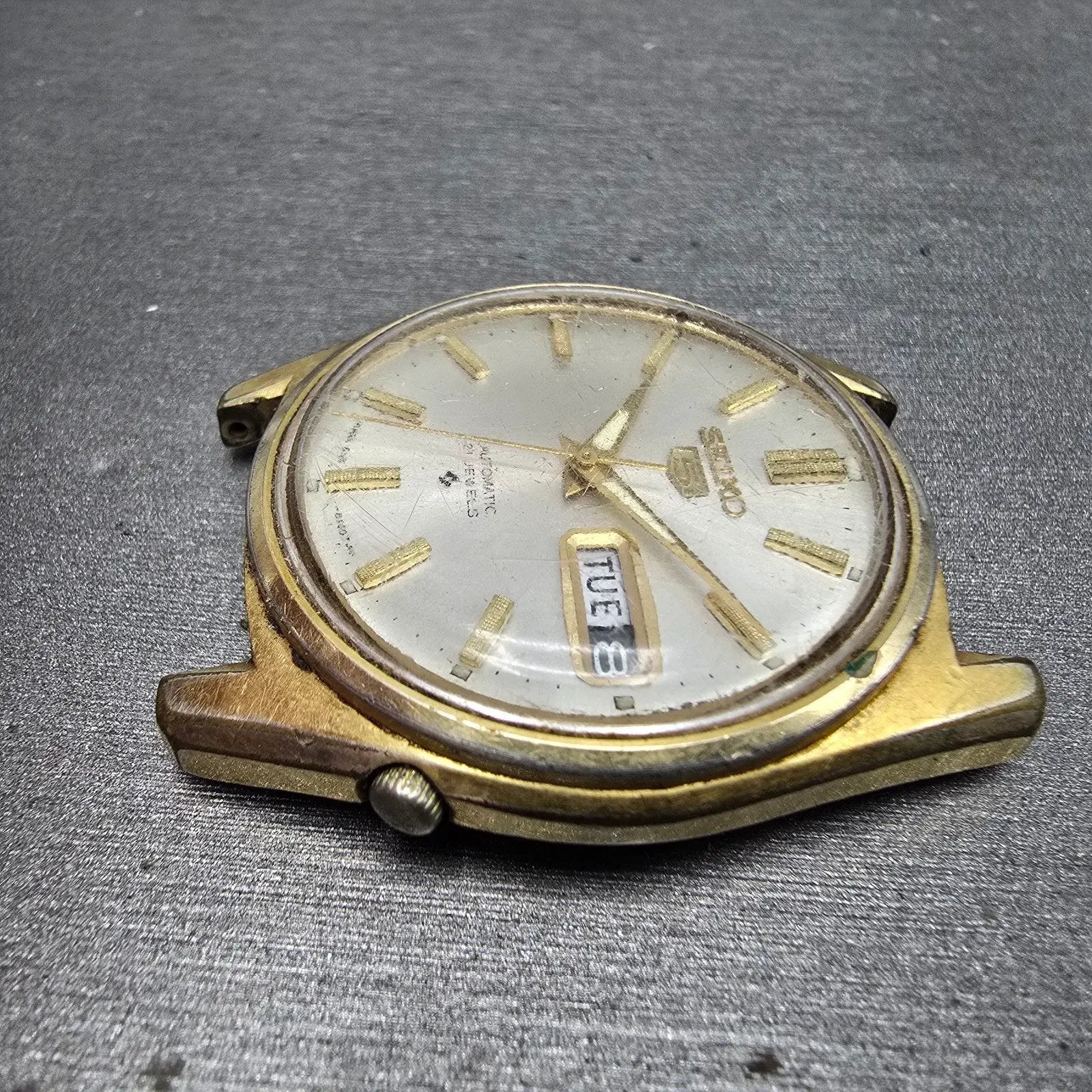Seiko 5 Automatic Watch men Silver Dial Gold Tone Daydate 6119-8090 PARTS VTG5