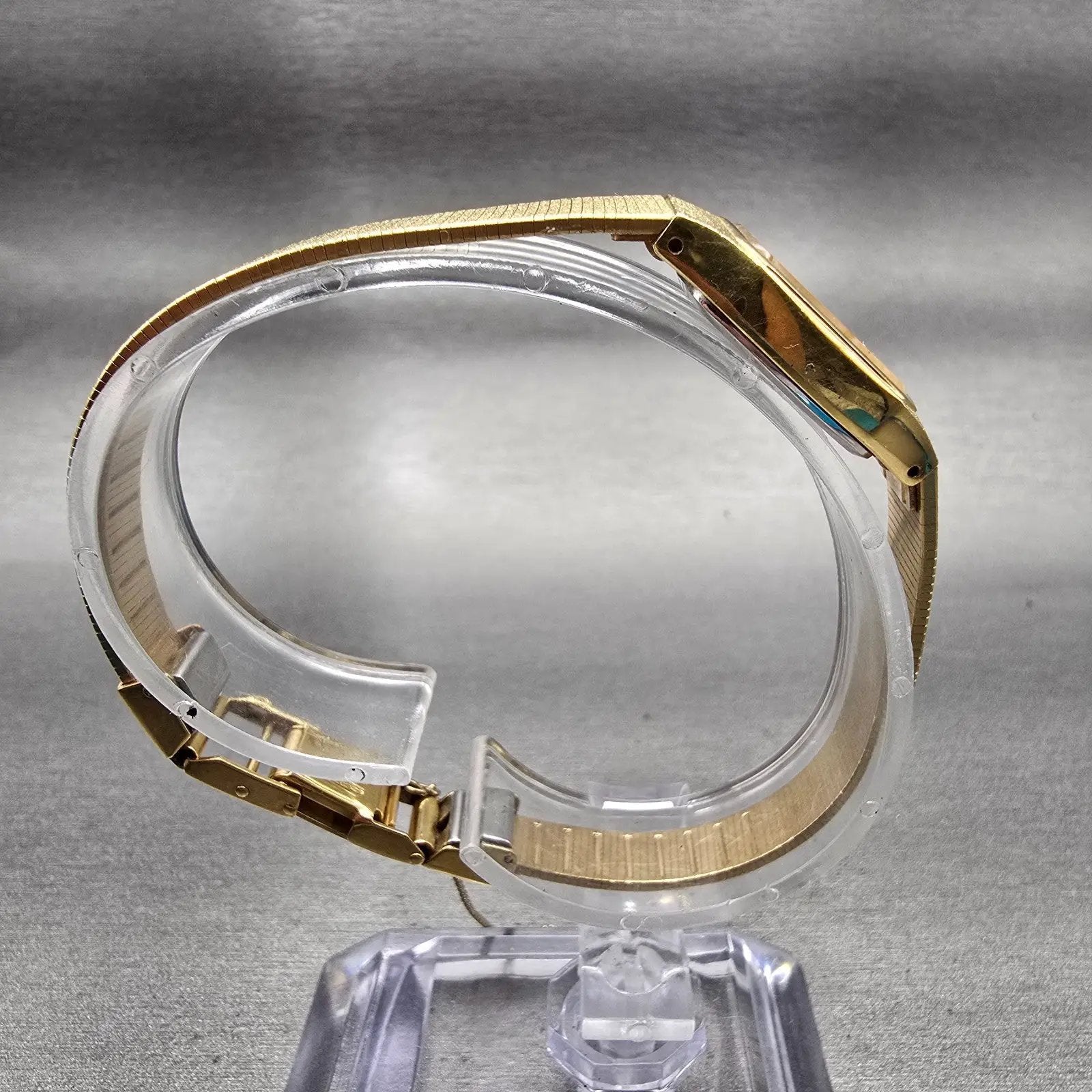 Seiko Watch Women 17mm Gold Dial Gold Tone Rectangle 2P21-5080 New Battery VTG8