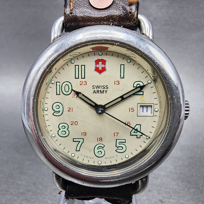 Victorinox Swiss Army Cavalry Watch Men 37mm Cream Dial Silve Tone Date NewBatb8