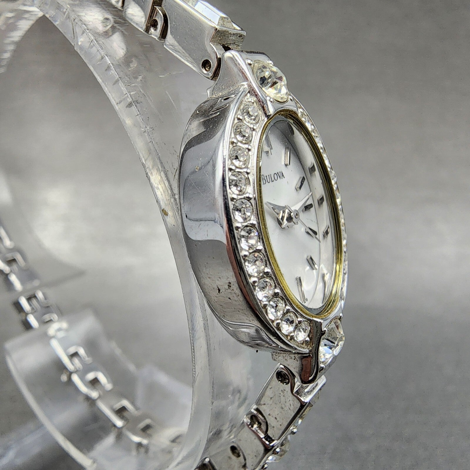 Bulova Crystal Watch Women 17mm Silver Dial Silver Tone Oval 96T49 New Batt3