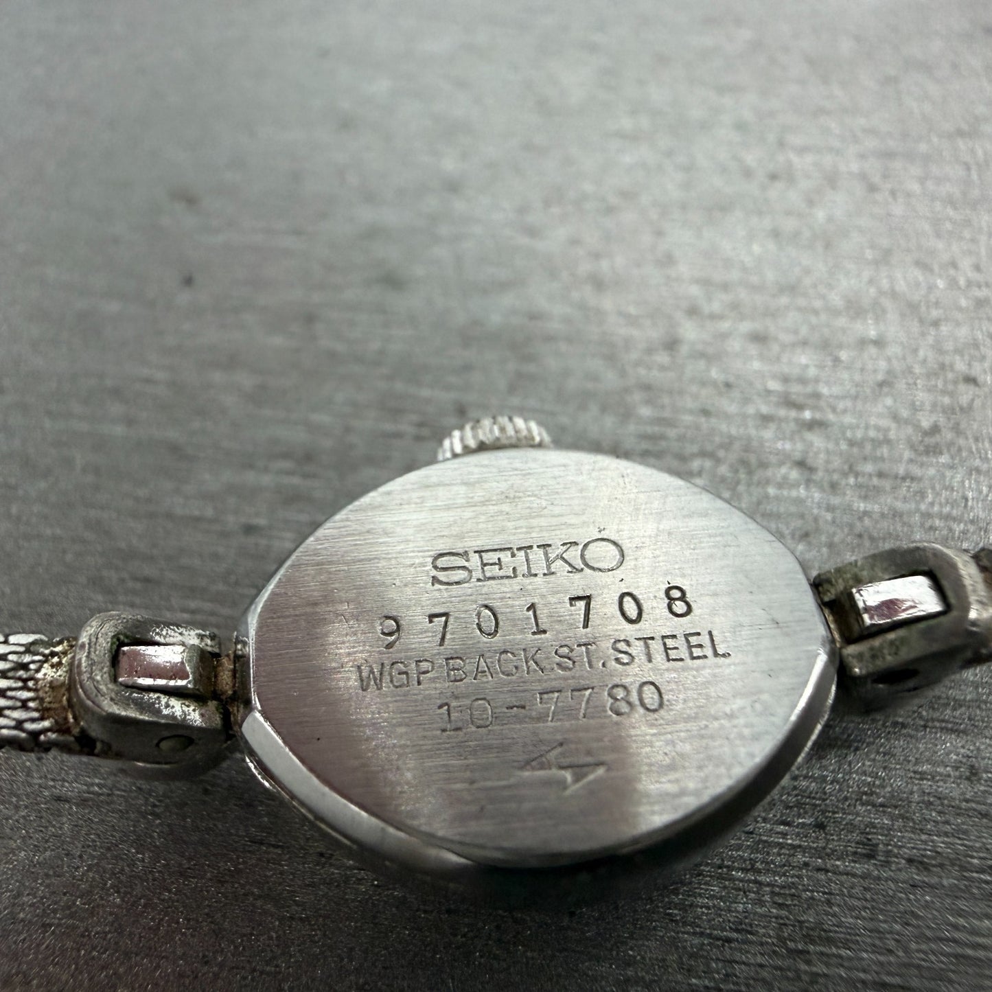 Seiko Solar Watch Women 15mm Silver Dial Silver Tone Oval Manual 10-7780 Runs9
