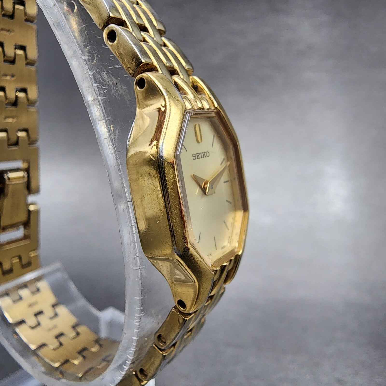 Seiko Watch Women 16mm Champange Dial Gold Tone Hexagon 1N000GT0 New Battery3