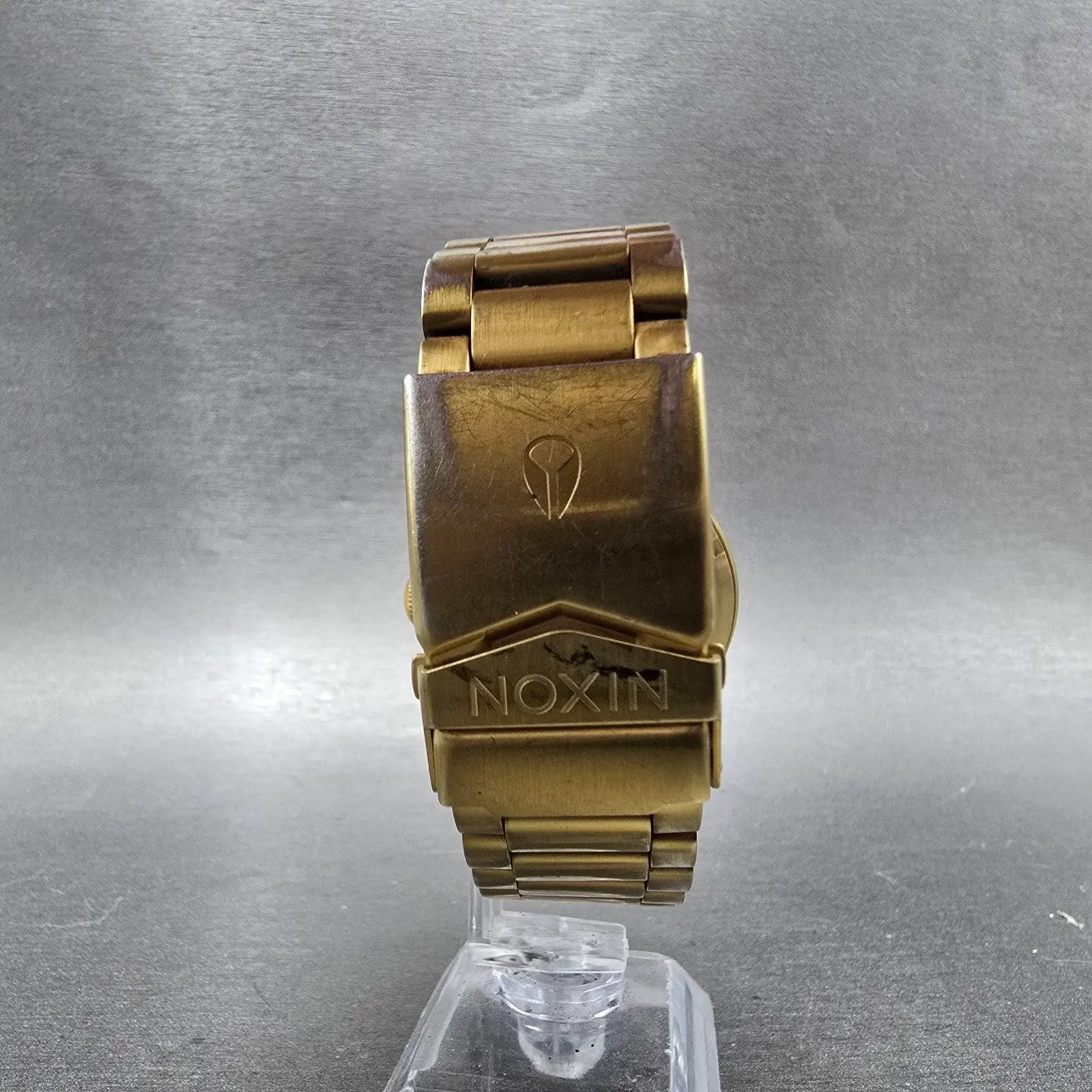 Nixon Sentry Watch Men 42mm Black Dial Gold Tone Daydate Round New Battery7