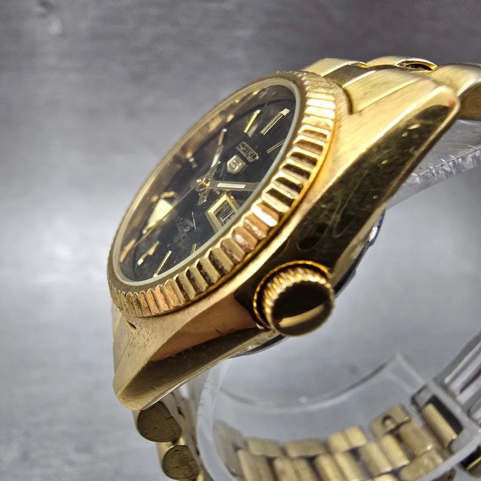 Seiko 5 Automatic Watch Women 25mm Black Dial Gold Tone Daydate 4206-0510 Runs2