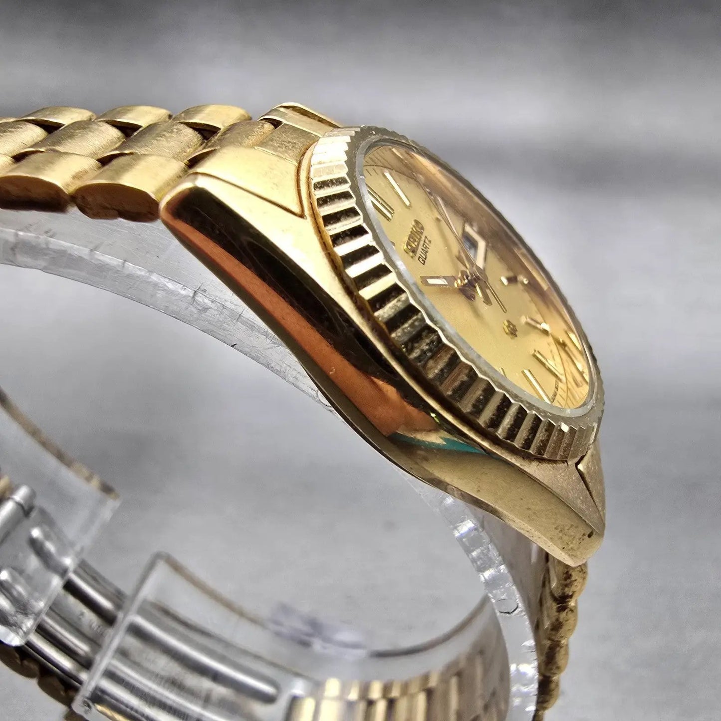 Seiko SQ Watch Women 24mm Gold Dial Gold Tone Daydate Round 3E23-0A69 New Batt3