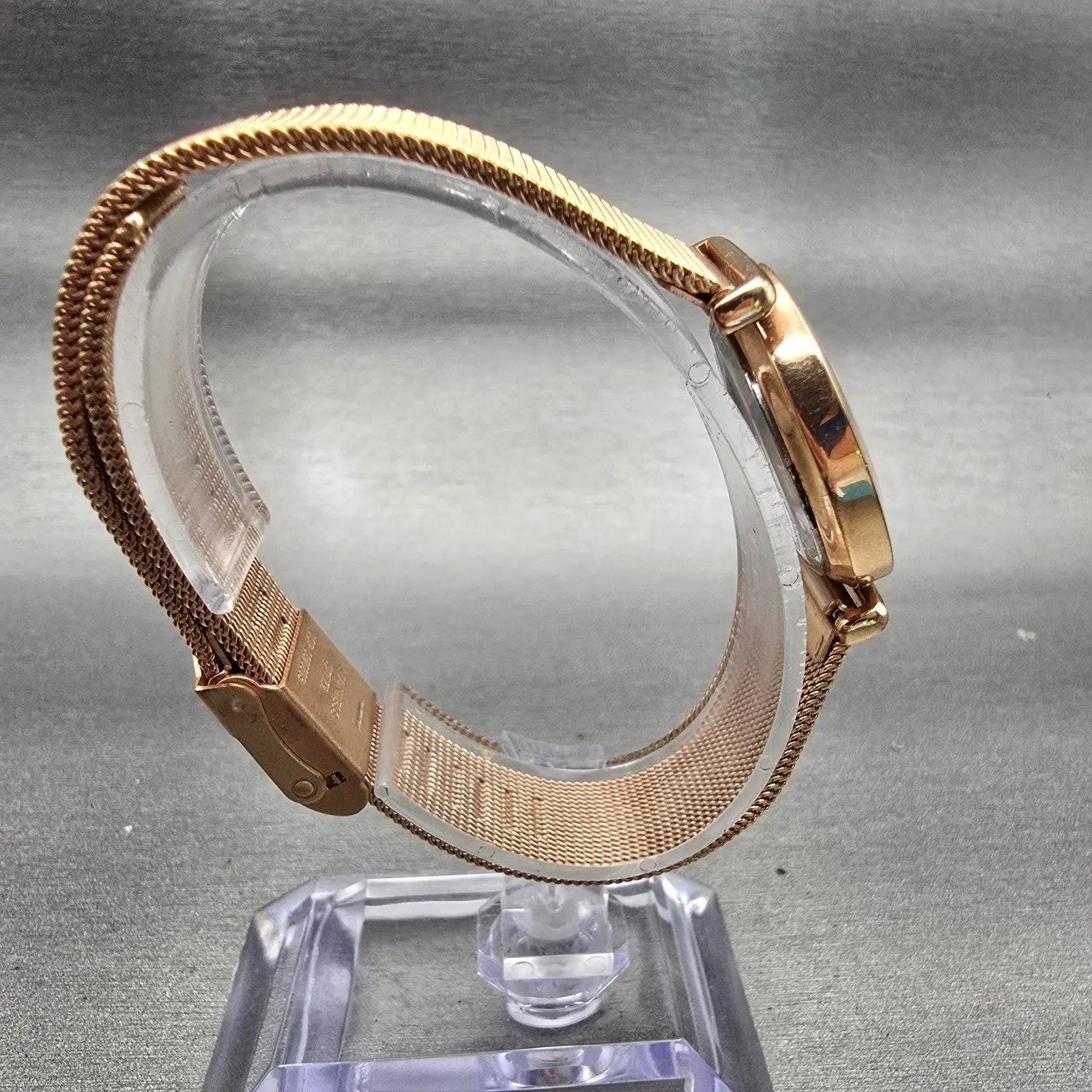 Skagen Denmark Watch Women 25mm MOP Dial Gold Tone Round 107SRRD New Battery8
