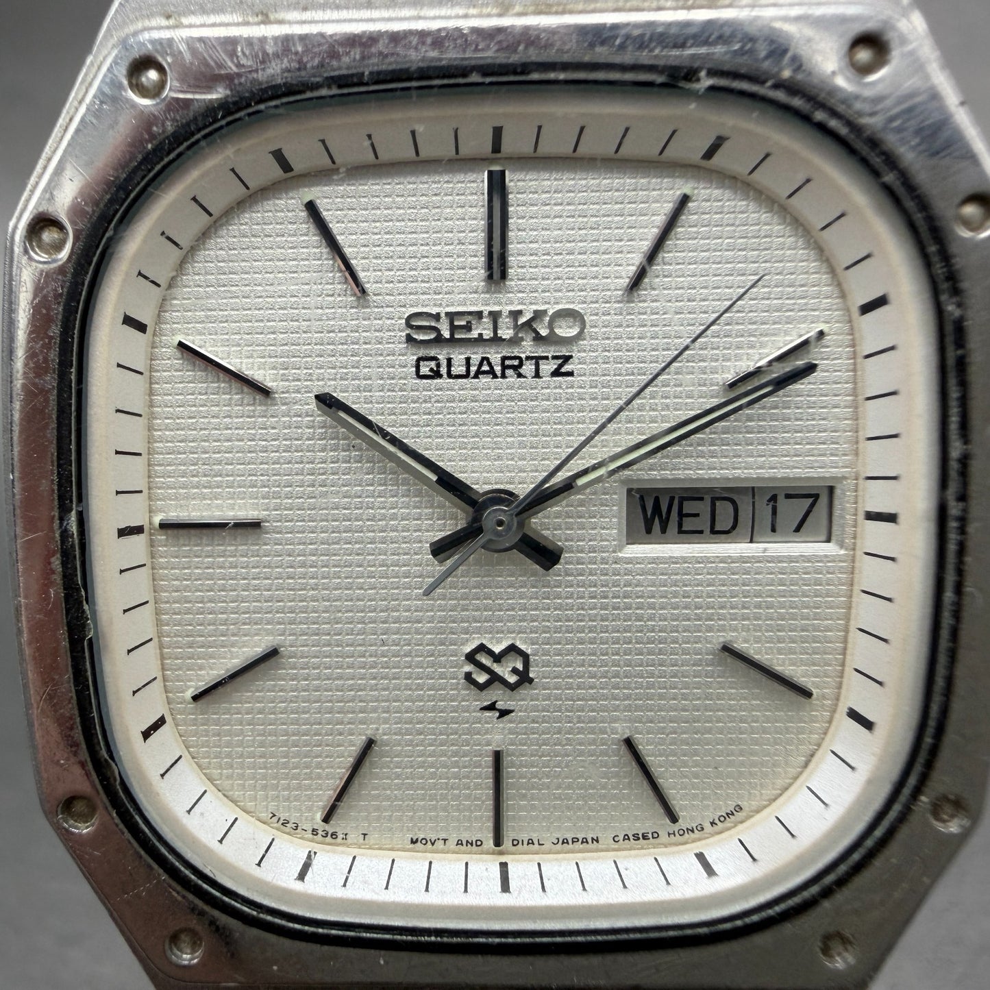 Seiko SQ Watch Men 35mm White Dial Silver Tone Daydate Octagon 7123-5359 New Bat1