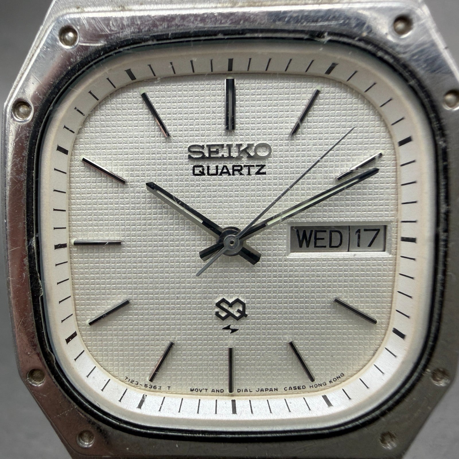 Seiko SQ Watch Men 35mm White Dial Silver Tone Daydate Octagon 7123-5359 New Bat1