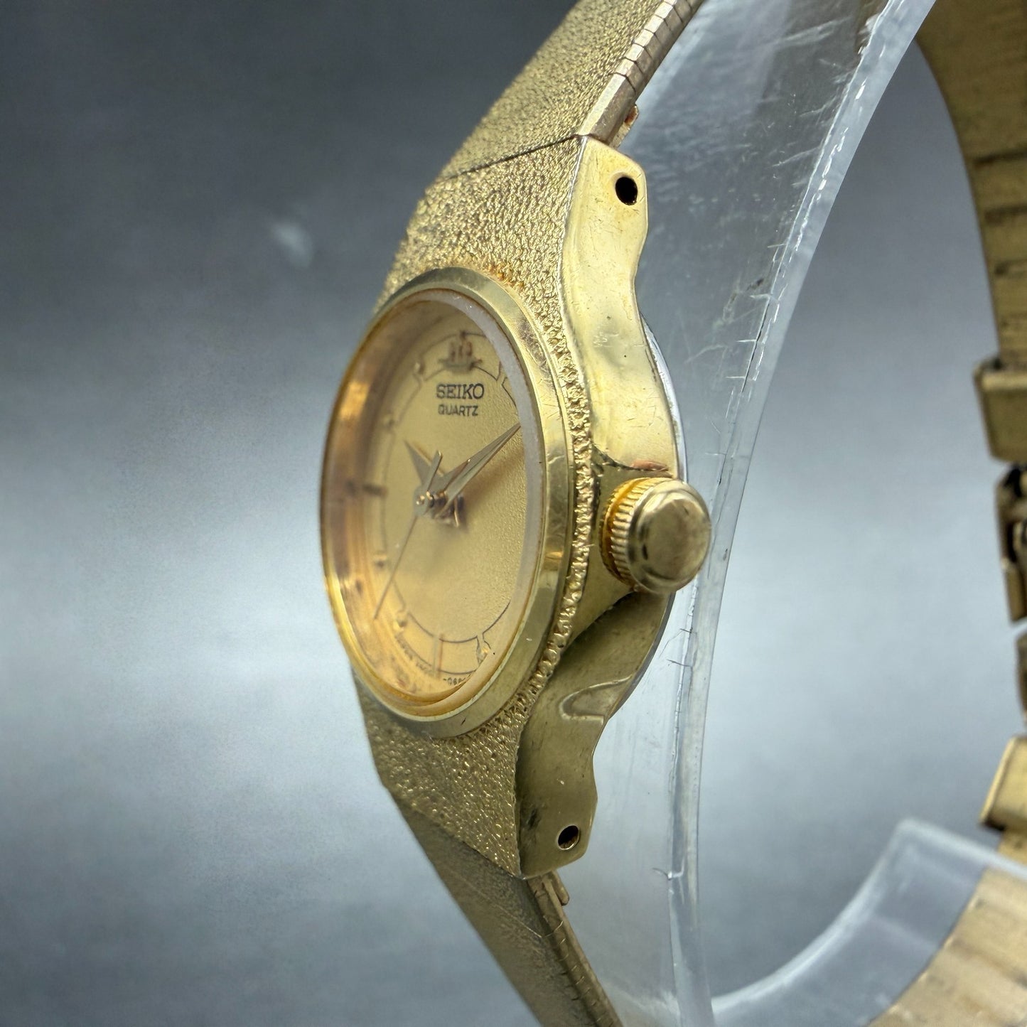 Seiko Watch Women 18mm Gold Dial Gold Tone Round Vintage V401-0250 New Battery W2