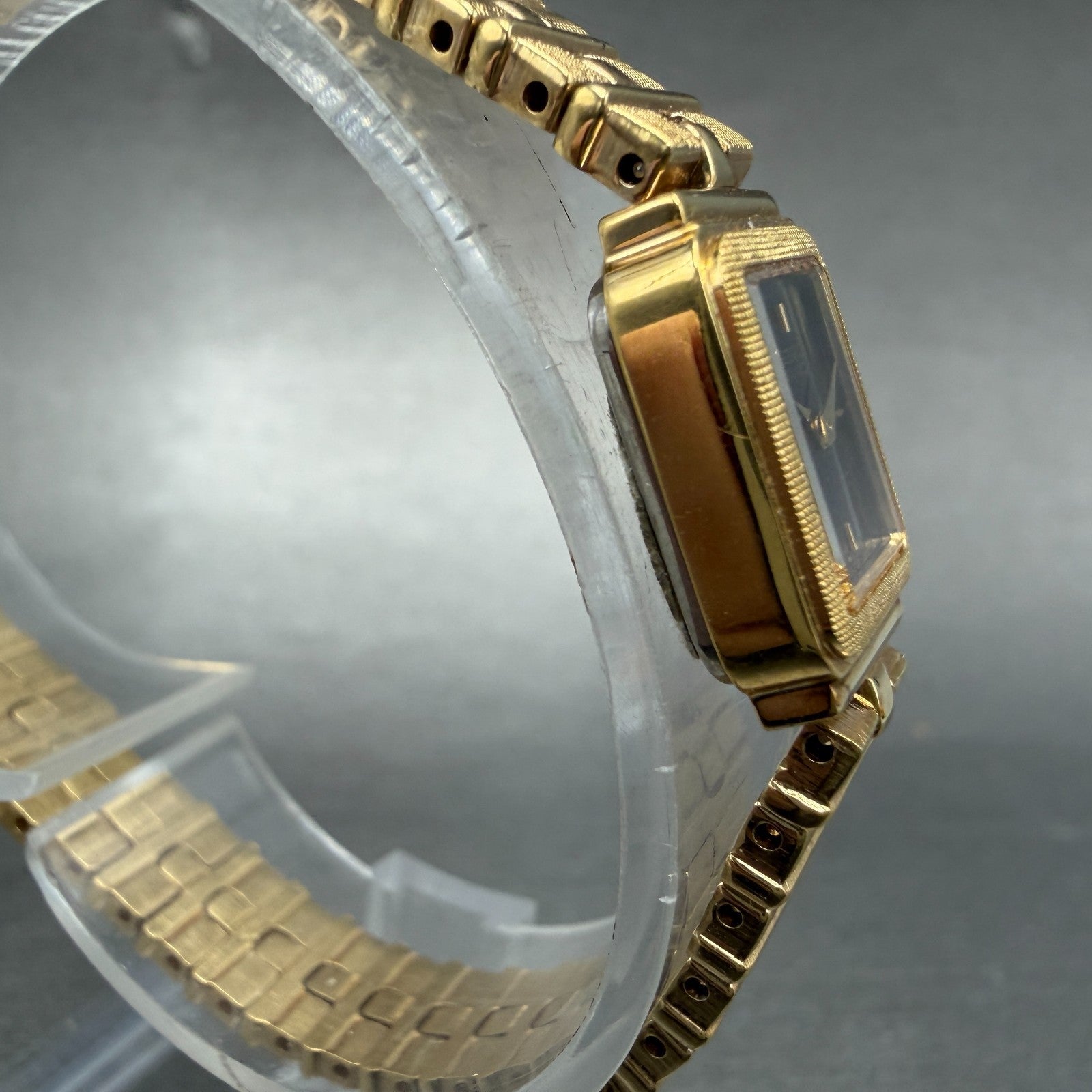 Seiko Watch Women 13mm Black Dial Gold Tone Rectangle 1E20-5689 New Battery NOS3