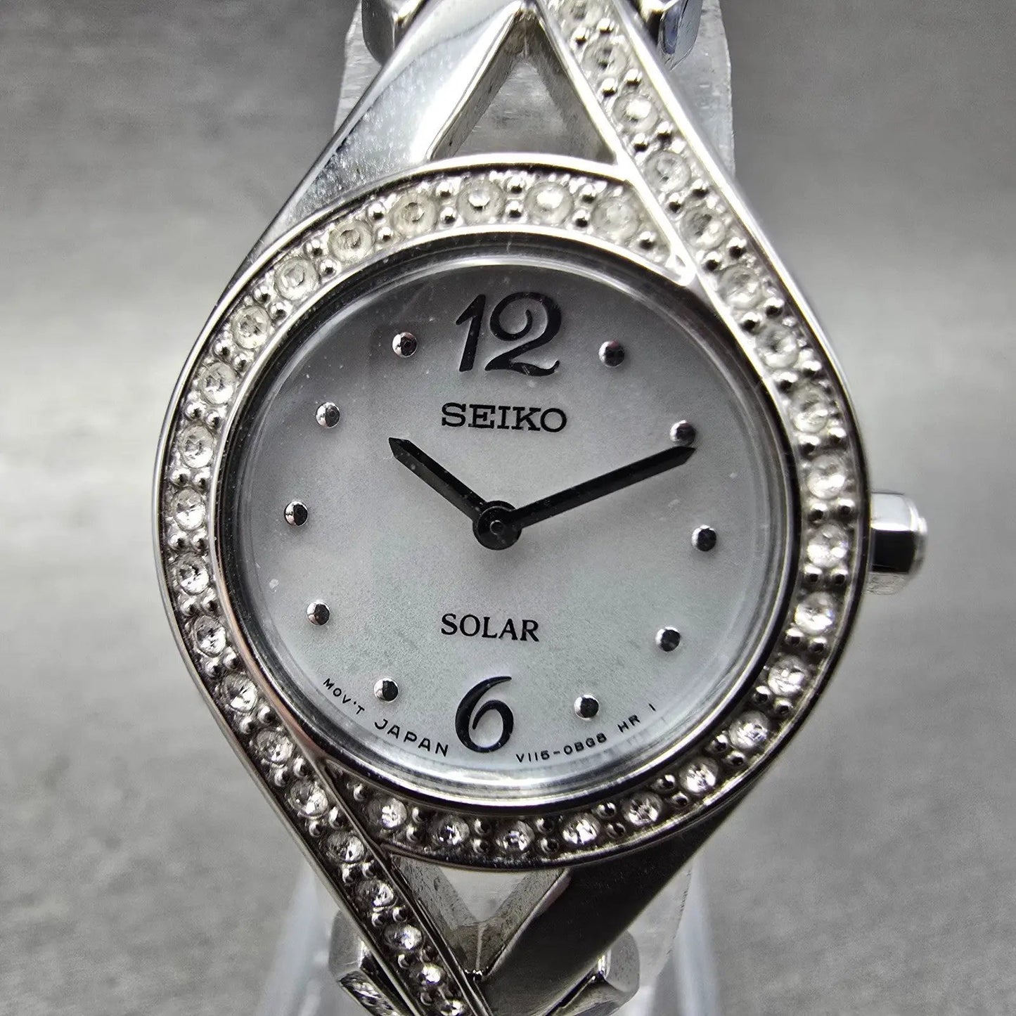 Seiko Solar Watch Women 23mm MOP Dial Silver Tone Round V115-0AP0 Runs2