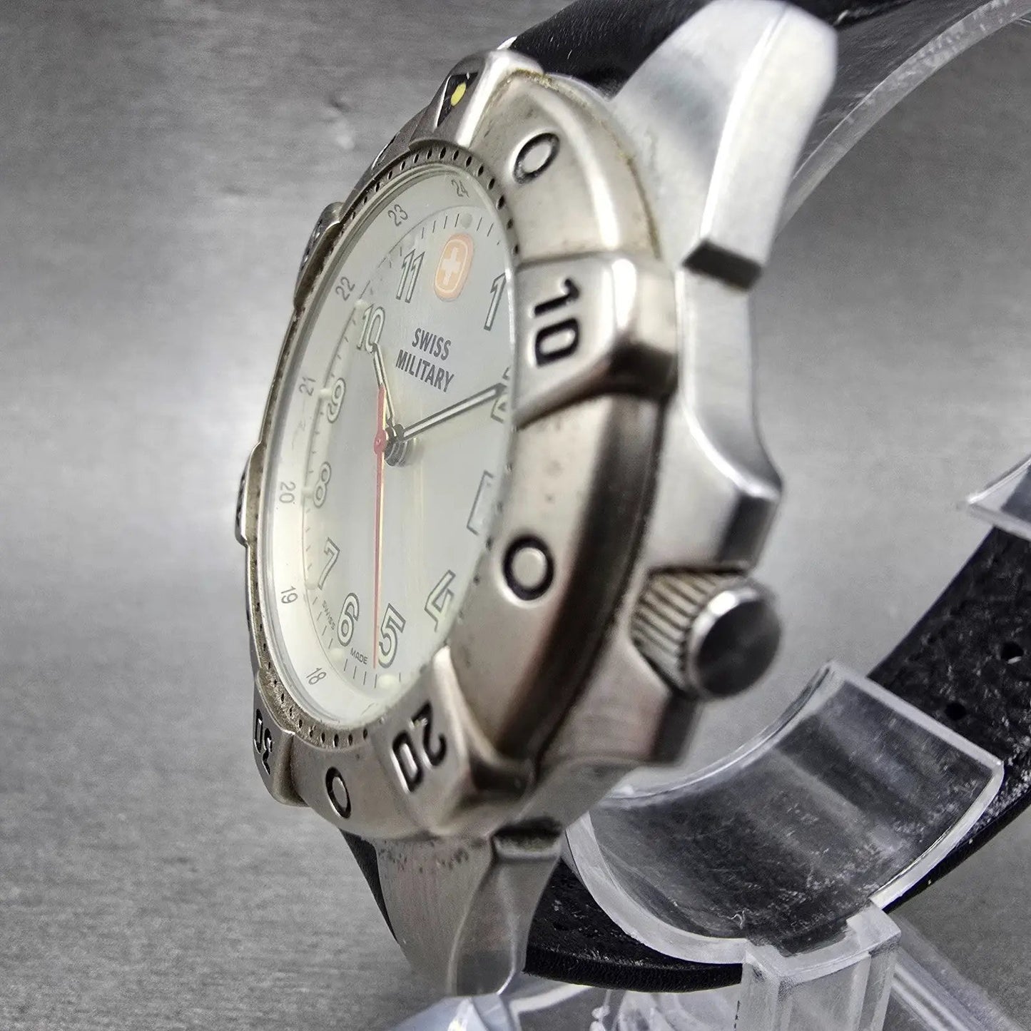 Wenger Swiss Military Dive Watch Men 39mm Silver Dial Steel Date 095.0495 NewBat2