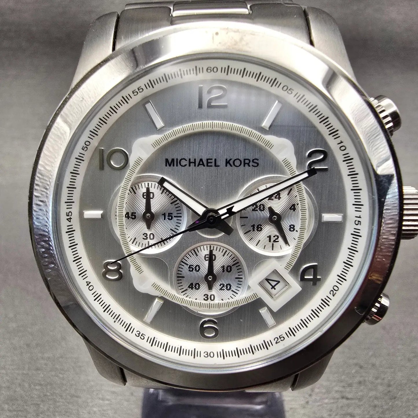 Michael Kors Runway Chrono Watch Men 45mm Silver Dial Silver Date MK8086 New Bat1