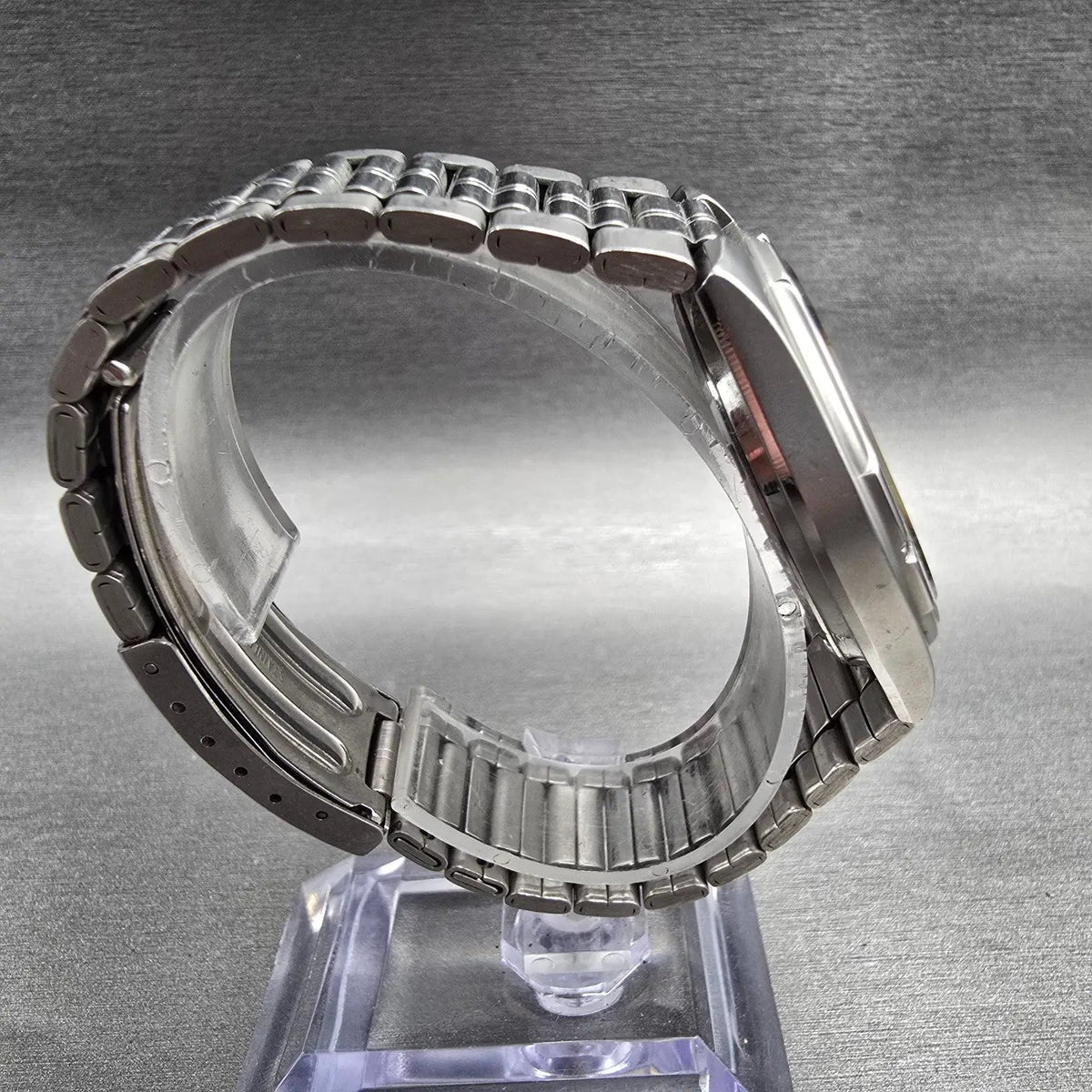 Seiko SQ 100 Watch Men 36mm Silver Dial Silver Tone Daydate 5Y23-7029 New Batt 78