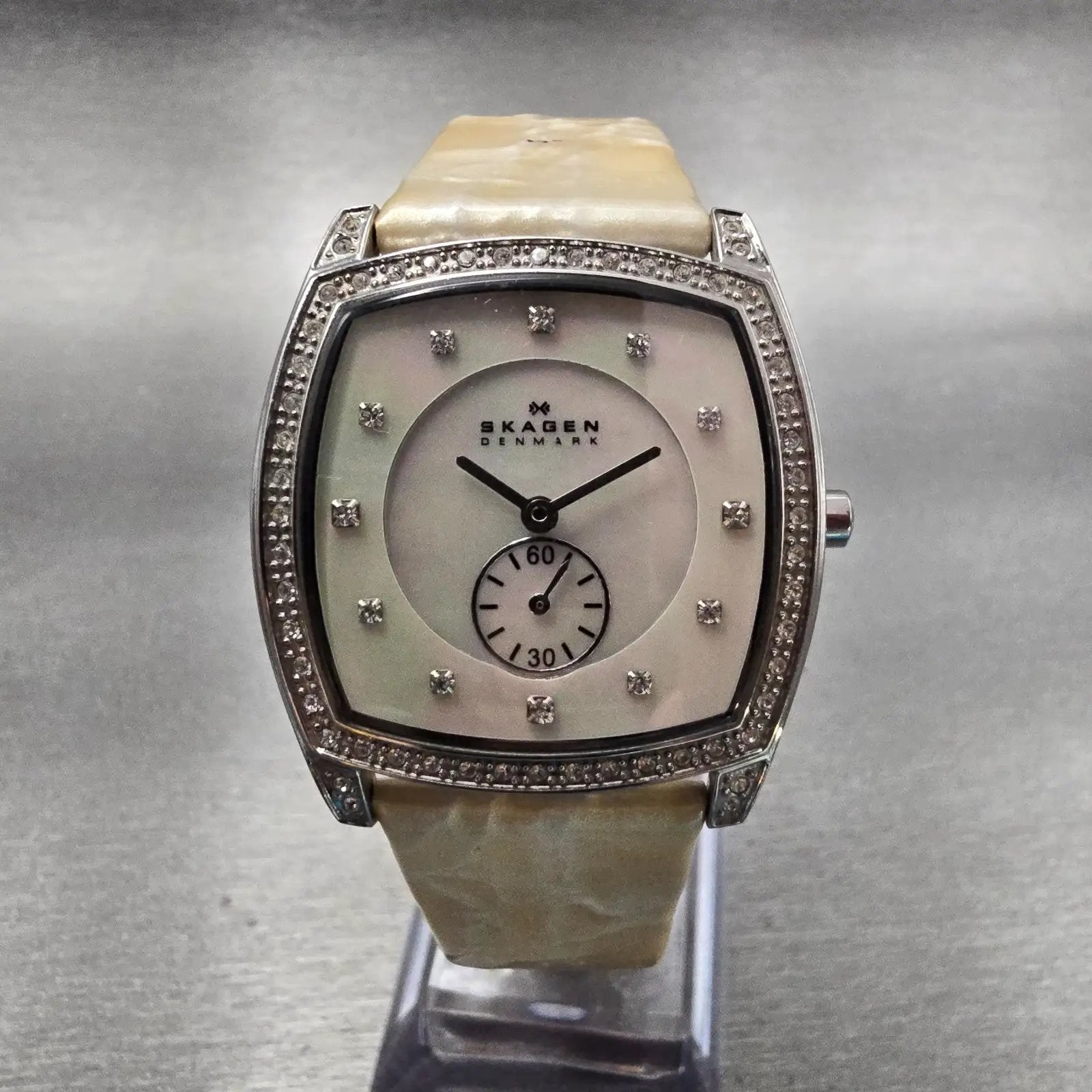 Skagen Watch Women 32mm MOP Dial Silver Tone Gemmed 961SSLW4A New Battery0
