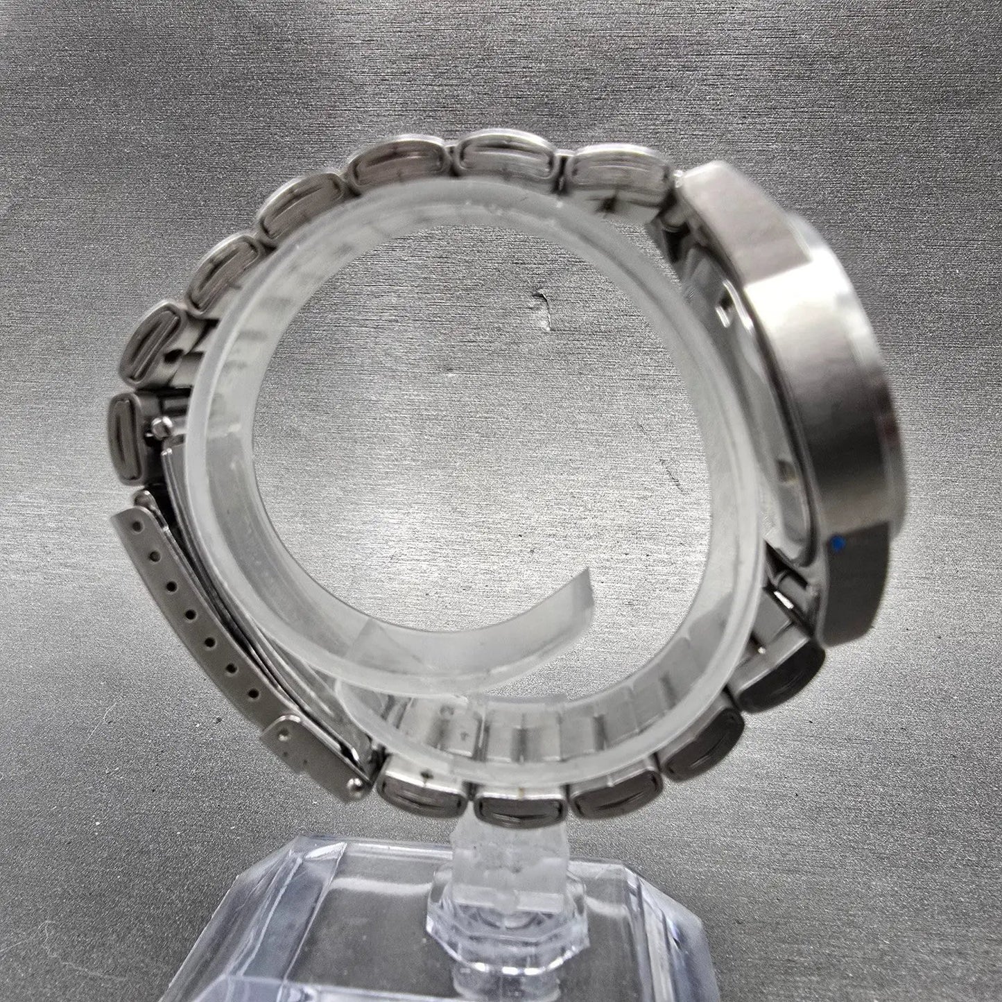Wenger Swiss Military Watch Women 31mm White Dial Silver Tone Date 7292XZ NewBat7
