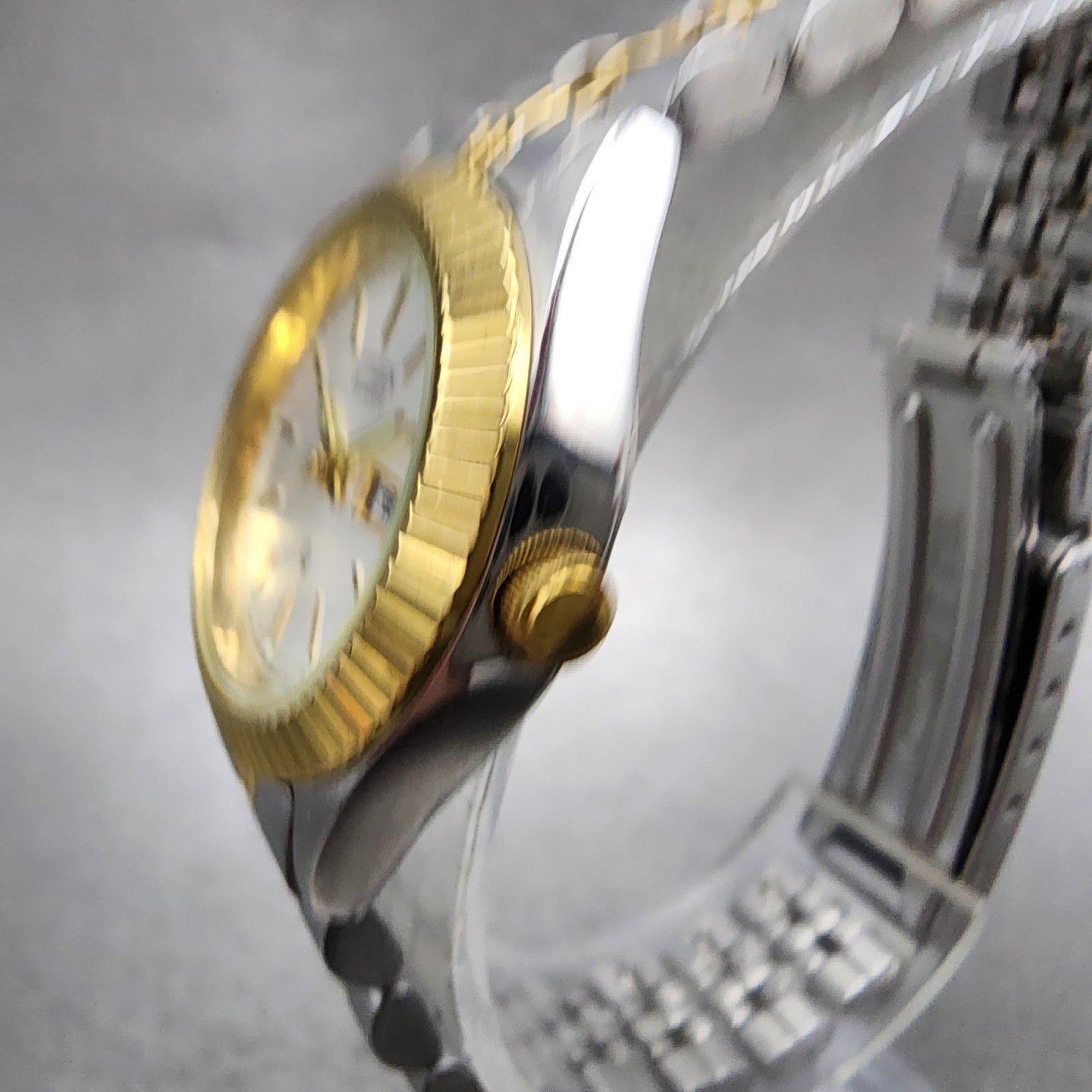 Citizen CQ Watch Women 25mm Silver Dial Two Tone Daydate 6000k09346 New Battery2