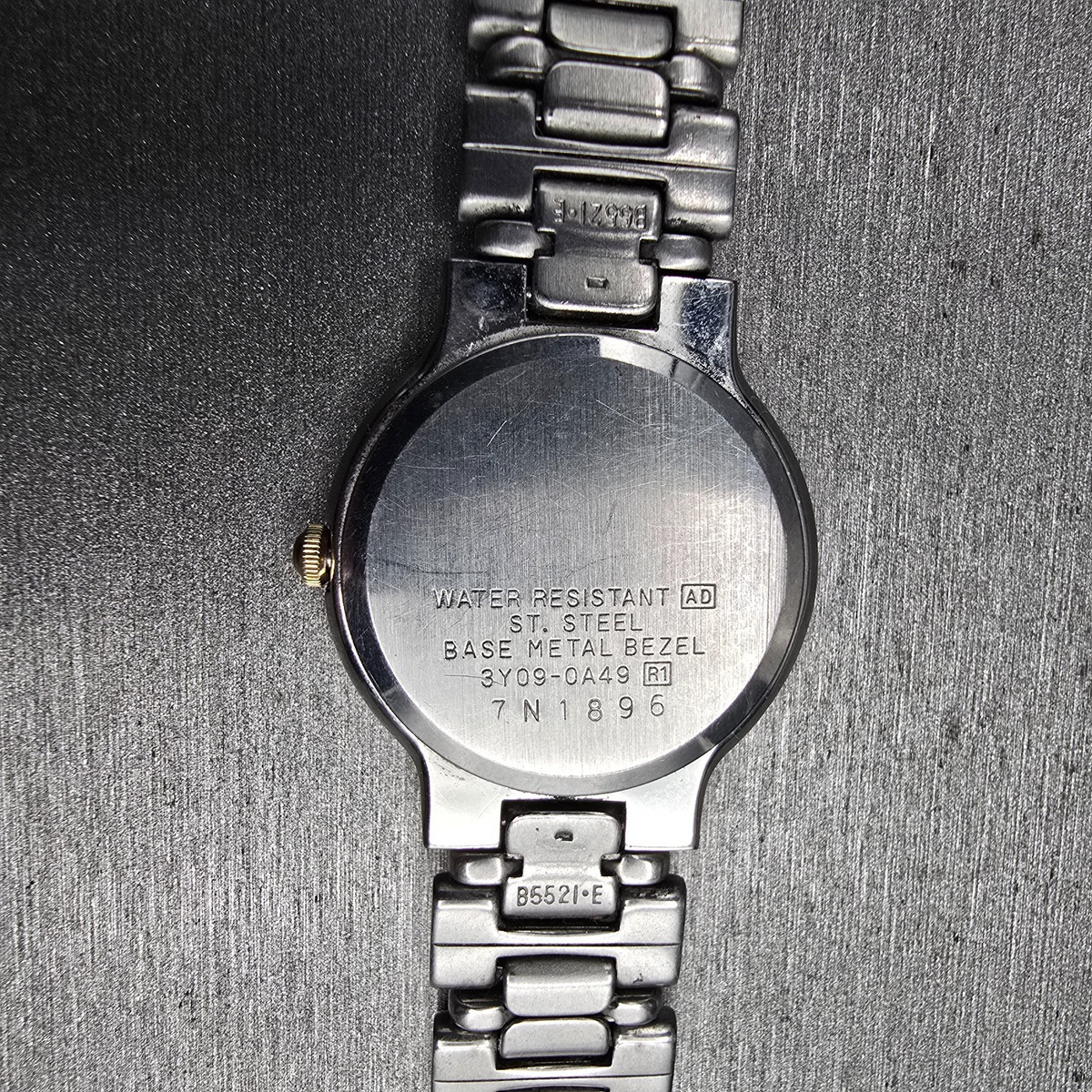 Seiko Watch Women 24mm White Dial Two Tone Date Round 3Y09-0A49 New Battery10
