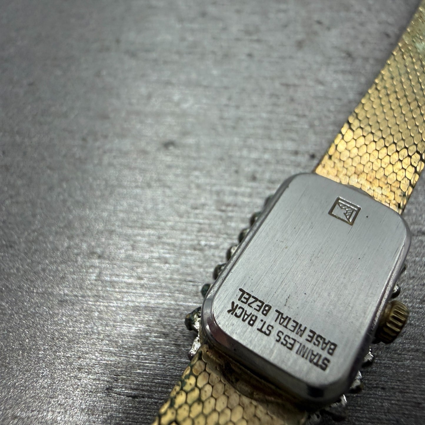 Armitron Deauville Watch Women 12mm Gold Tone Diamond Bezel BROKEN!! New Battery15
