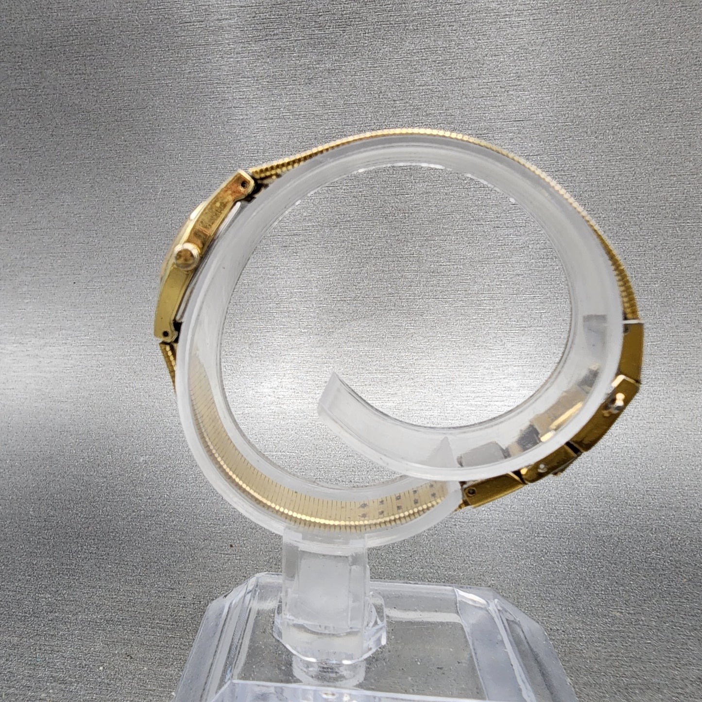 Seiko Watch Women 16mm Champagne Dial Gold Tone Round 2C205300 New Battery6