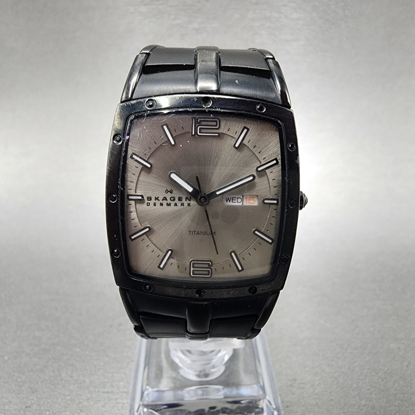 Skagen Tank Watch Women 27mm Silver Dial Black Case Daydate Rectangle New BAtt0