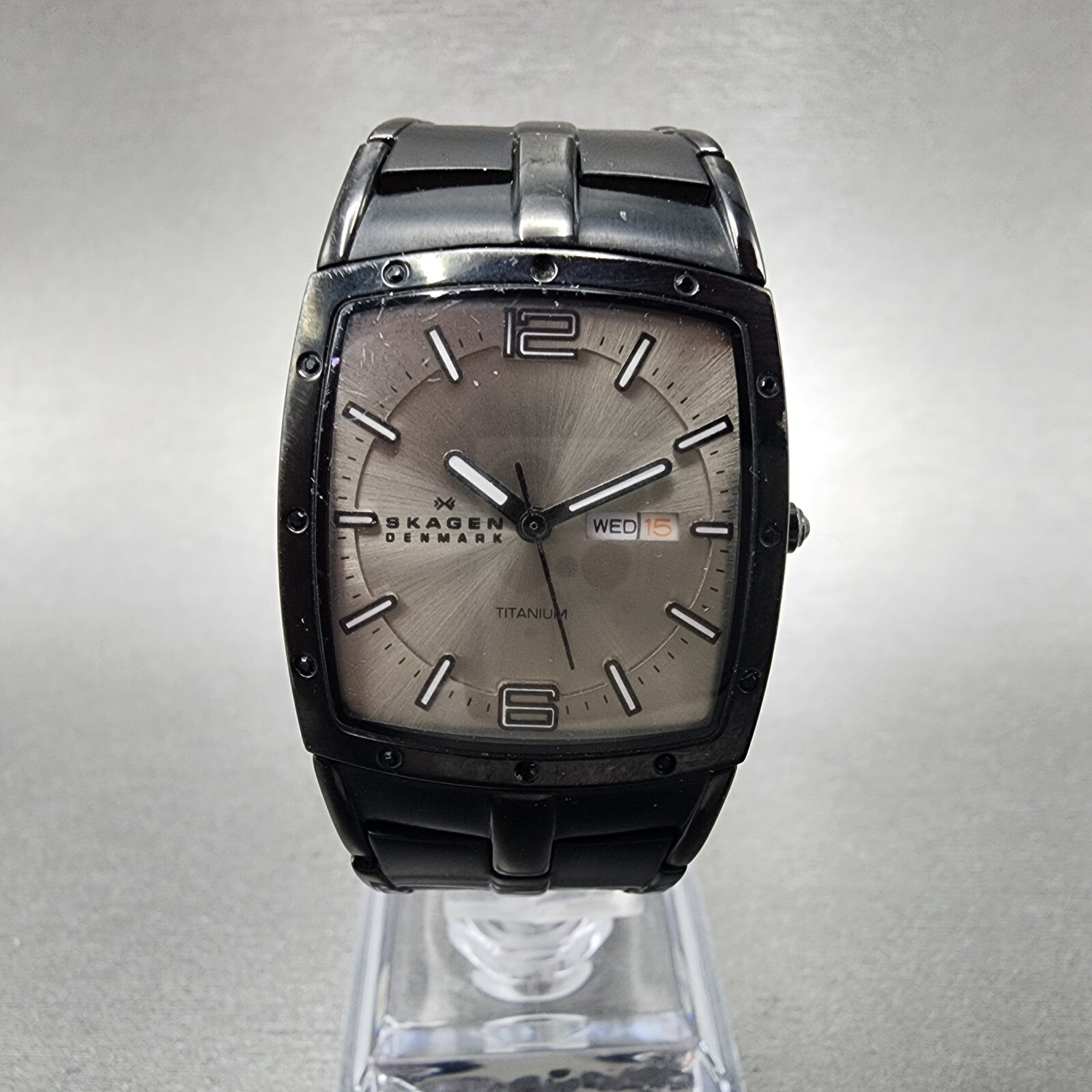 Skagen Tank Watch Women 27mm Silver Dial Black Case Daydate Rectangle New BAtt0