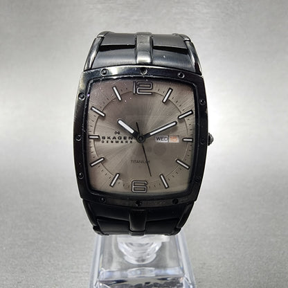 Skagen Tank Watch Women 27mm Silver Dial Black Case Daydate Rectangle New BAtt0