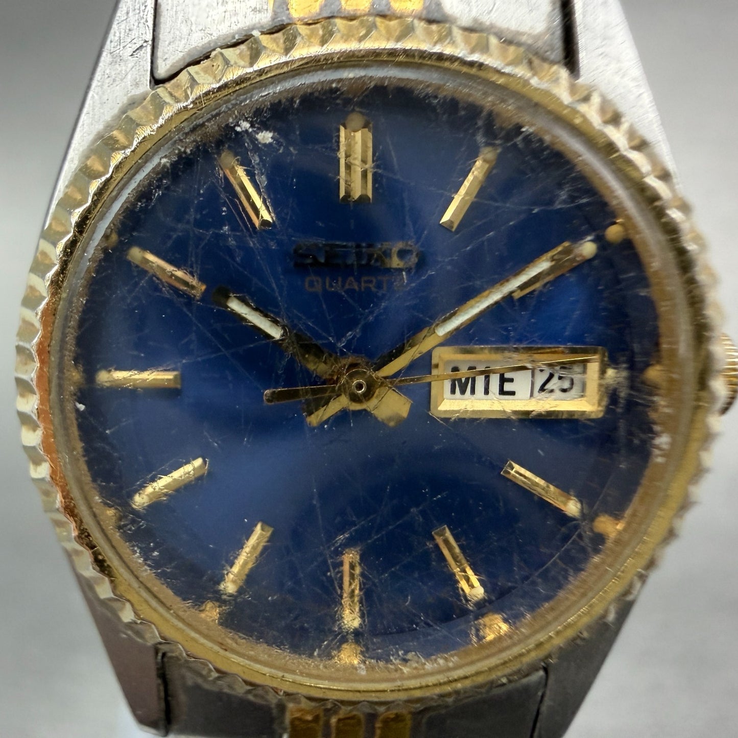 Seiko Watch Women 24mm Blue Dial Two Tone Daydate Round 7N83-0049 New Batt ABCD1