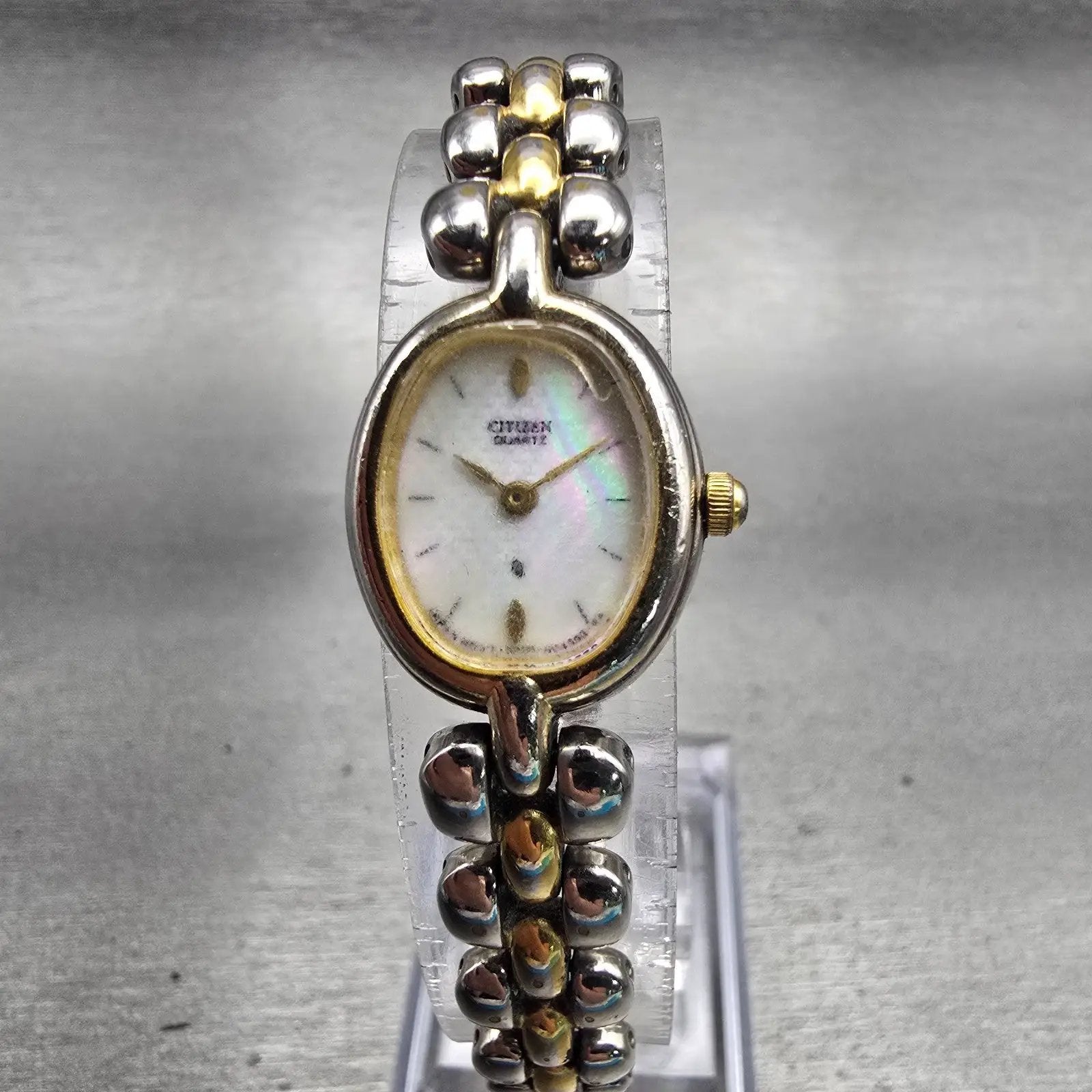 Citizen CQ Watch Women 19mm MOP Dial Silver Tone Oval 3220-S32852 New Battery0
