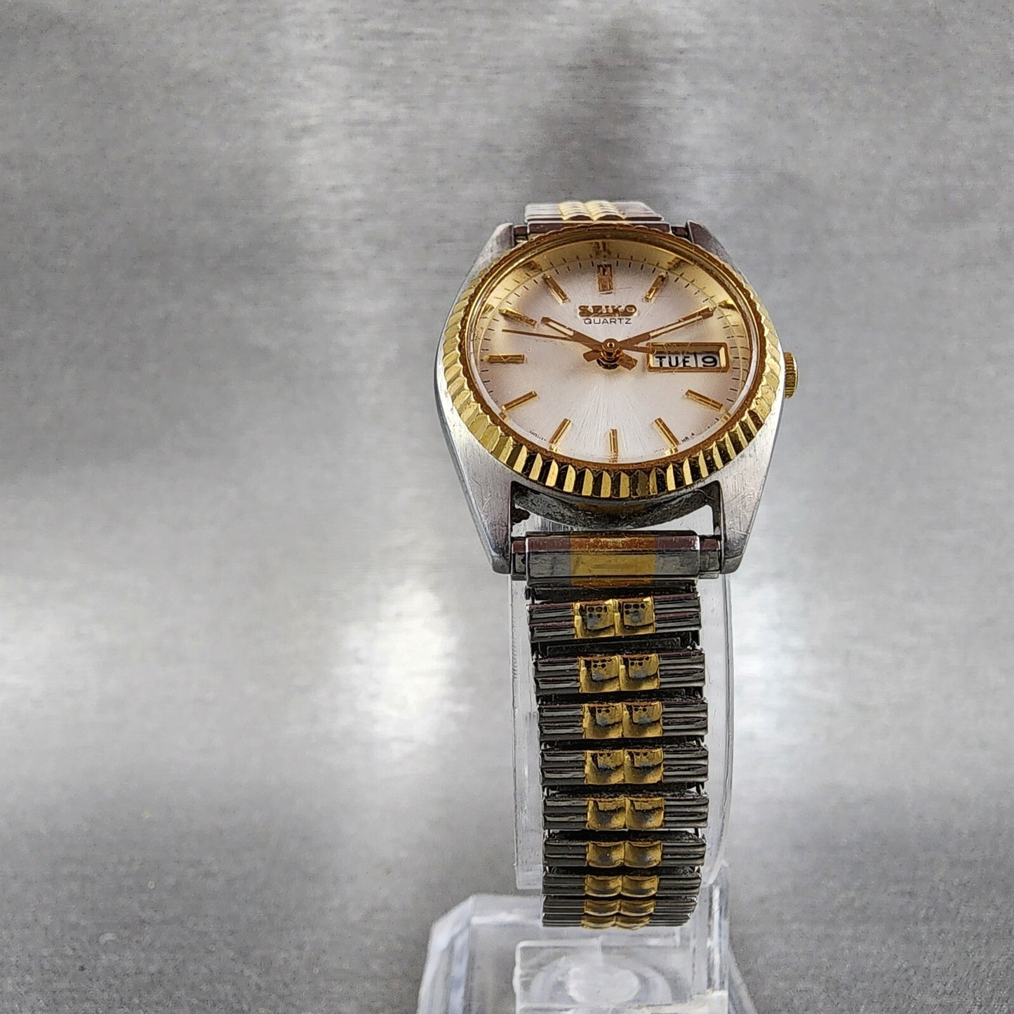 Seiko Watch Women 24mm White Dial Two Tone Daydate Round 7n830041 New Battery D5